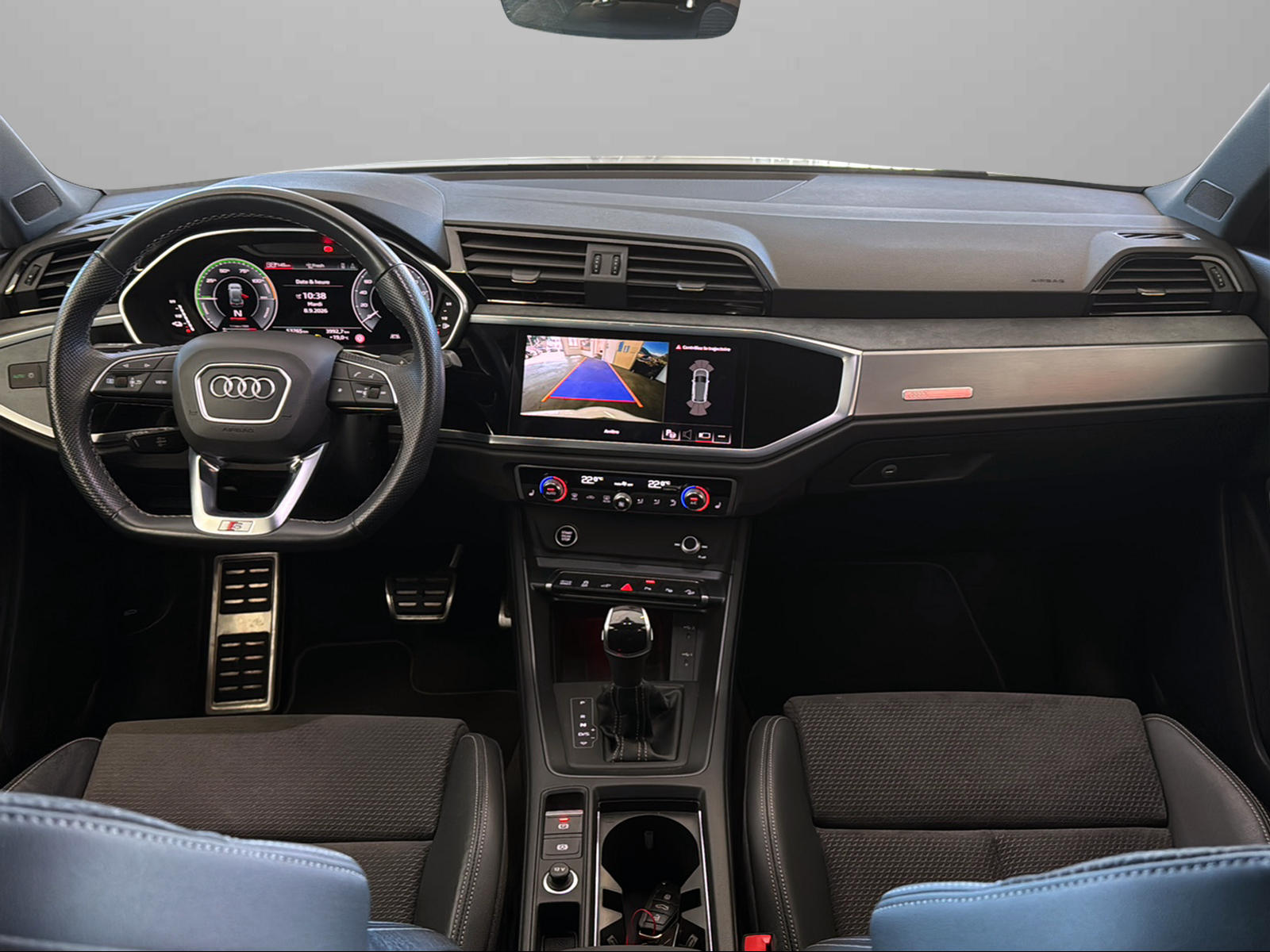 AUDI Q3 45 TFSI e S line S-tronic-image-12