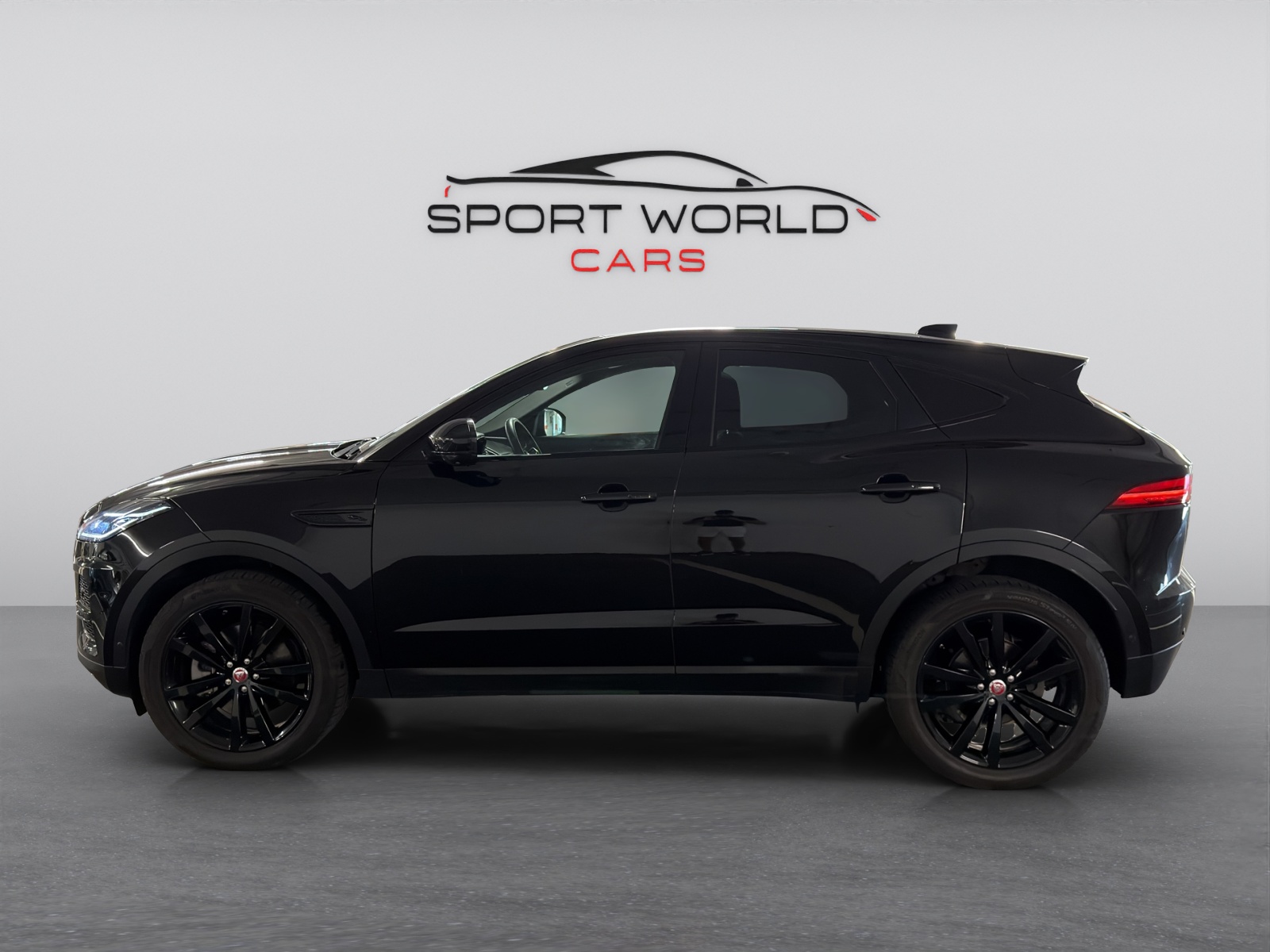 JAGUAR E-Pace 2.0d D165 R-Dynamic AWD Black-image-25