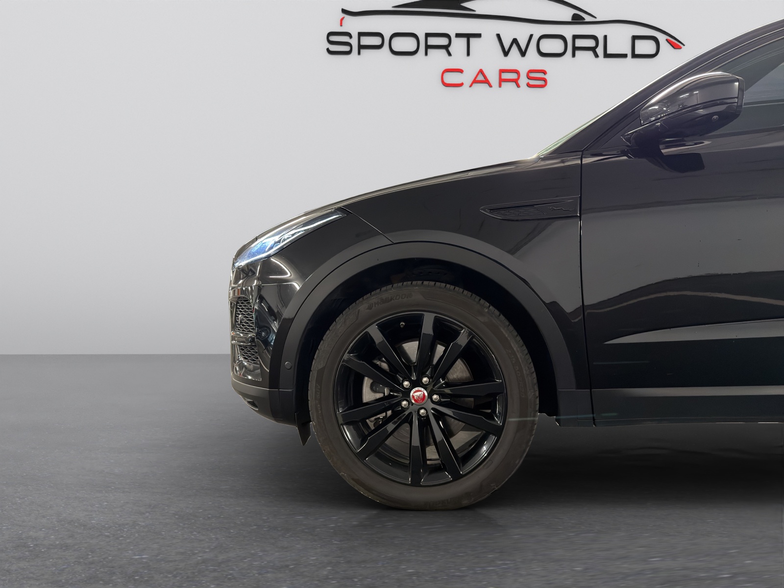 JAGUAR E-Pace 2.0d D165 R-Dynamic AWD Black-image-26