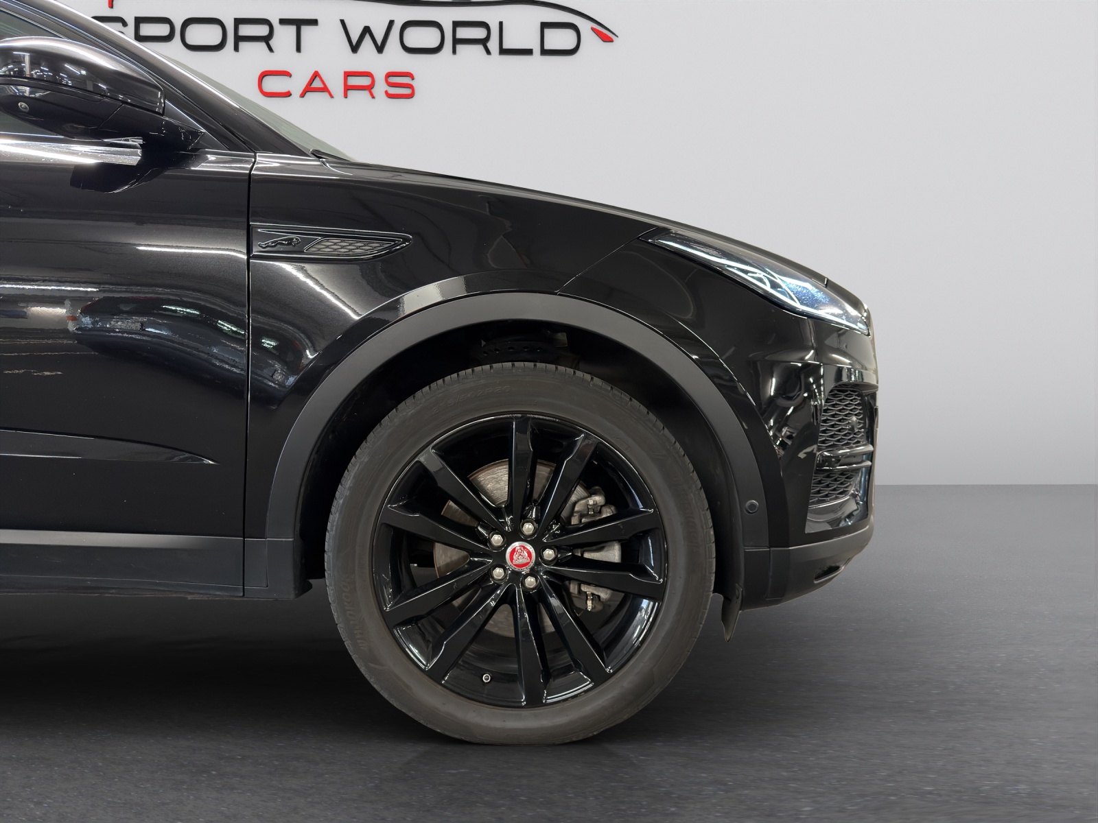 JAGUAR E-Pace 2.0d D165 R-Dynamic AWD Black-image-29