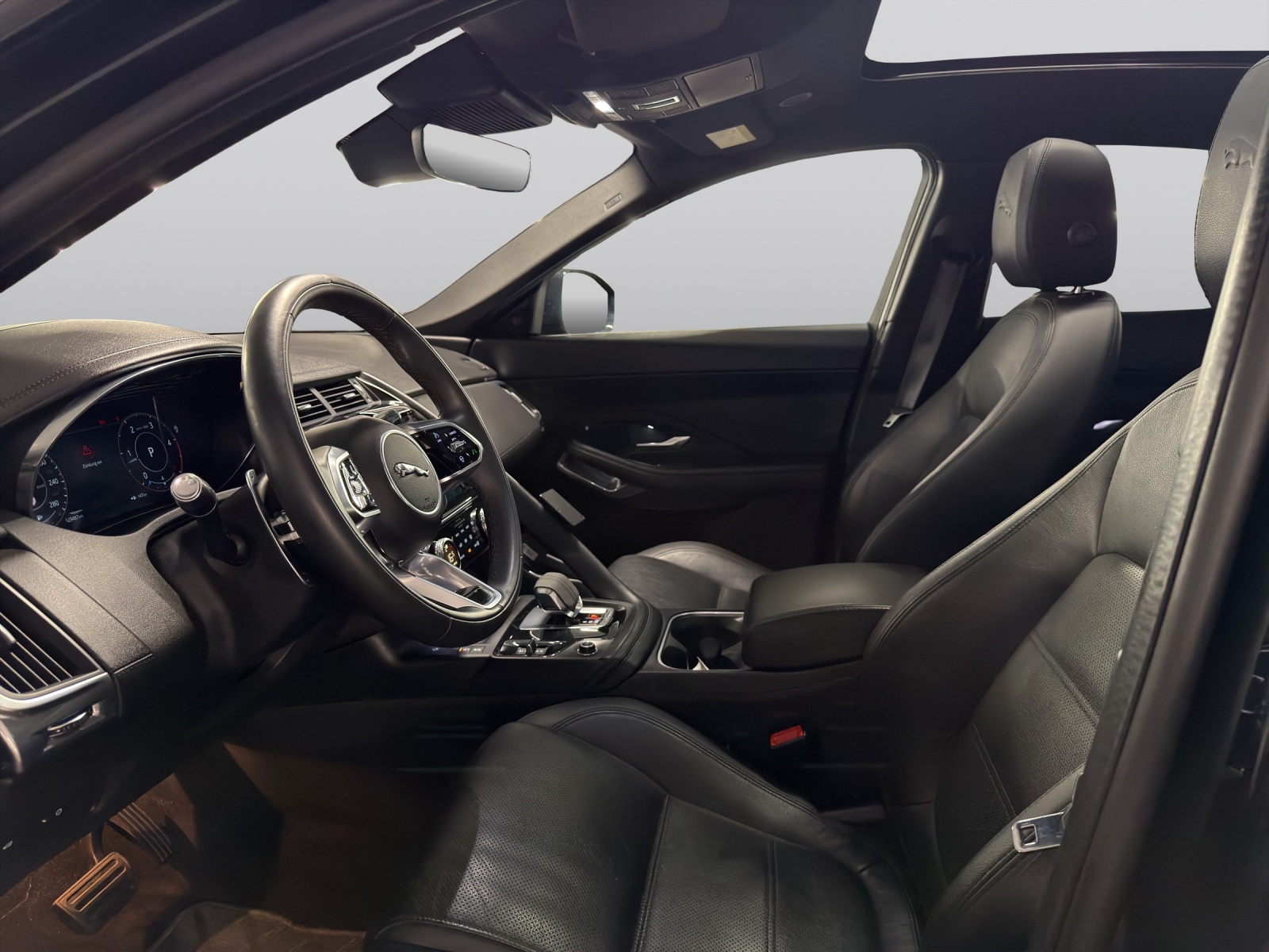 JAGUAR E-Pace 2.0d D165 R-Dynamic AWD Black-image-11