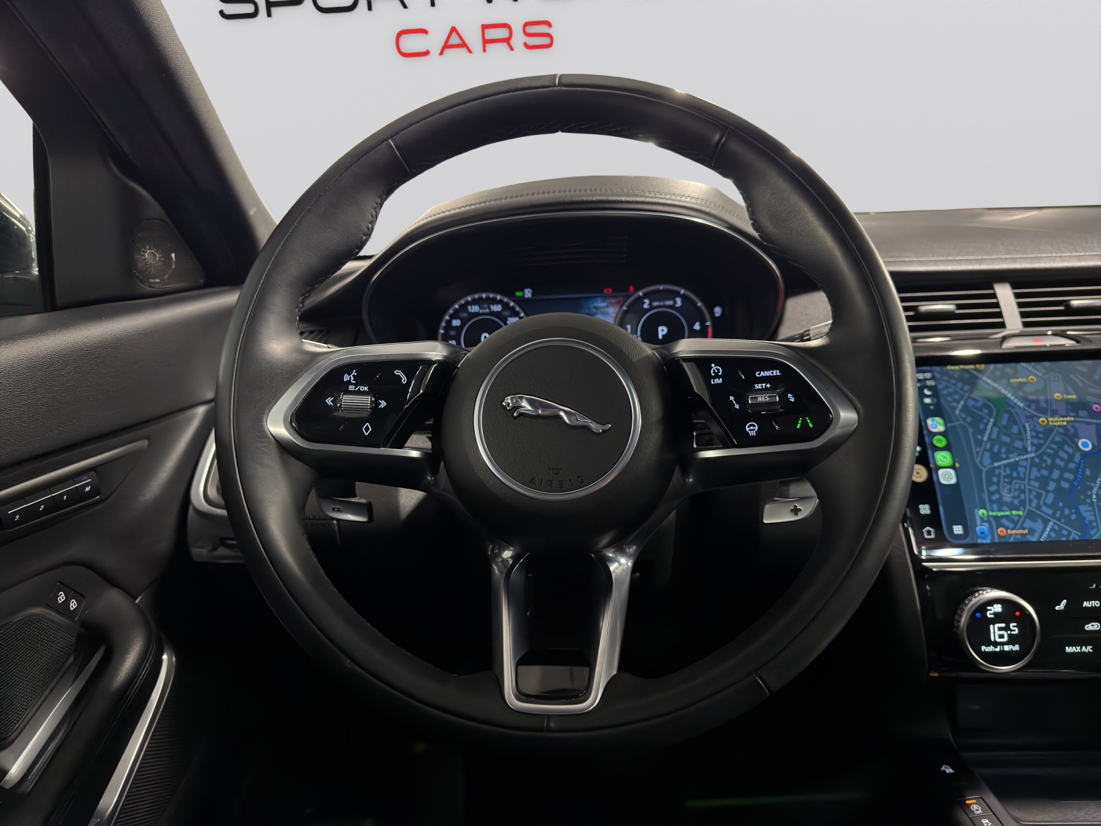JAGUAR E-Pace 2.0d D165 R-Dynamic AWD Black-image-7
