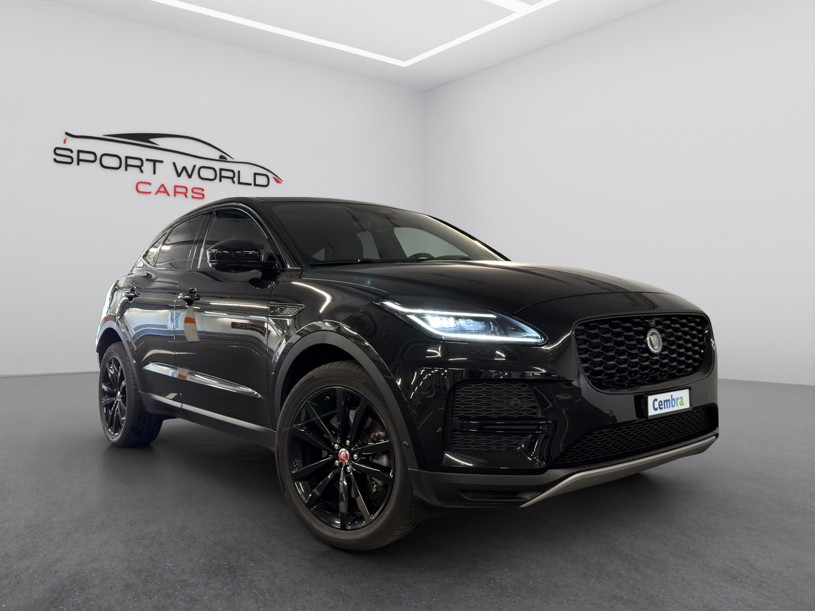JAGUAR E-Pace 2.0d D165 R-Dynamic AWD Black-image-8