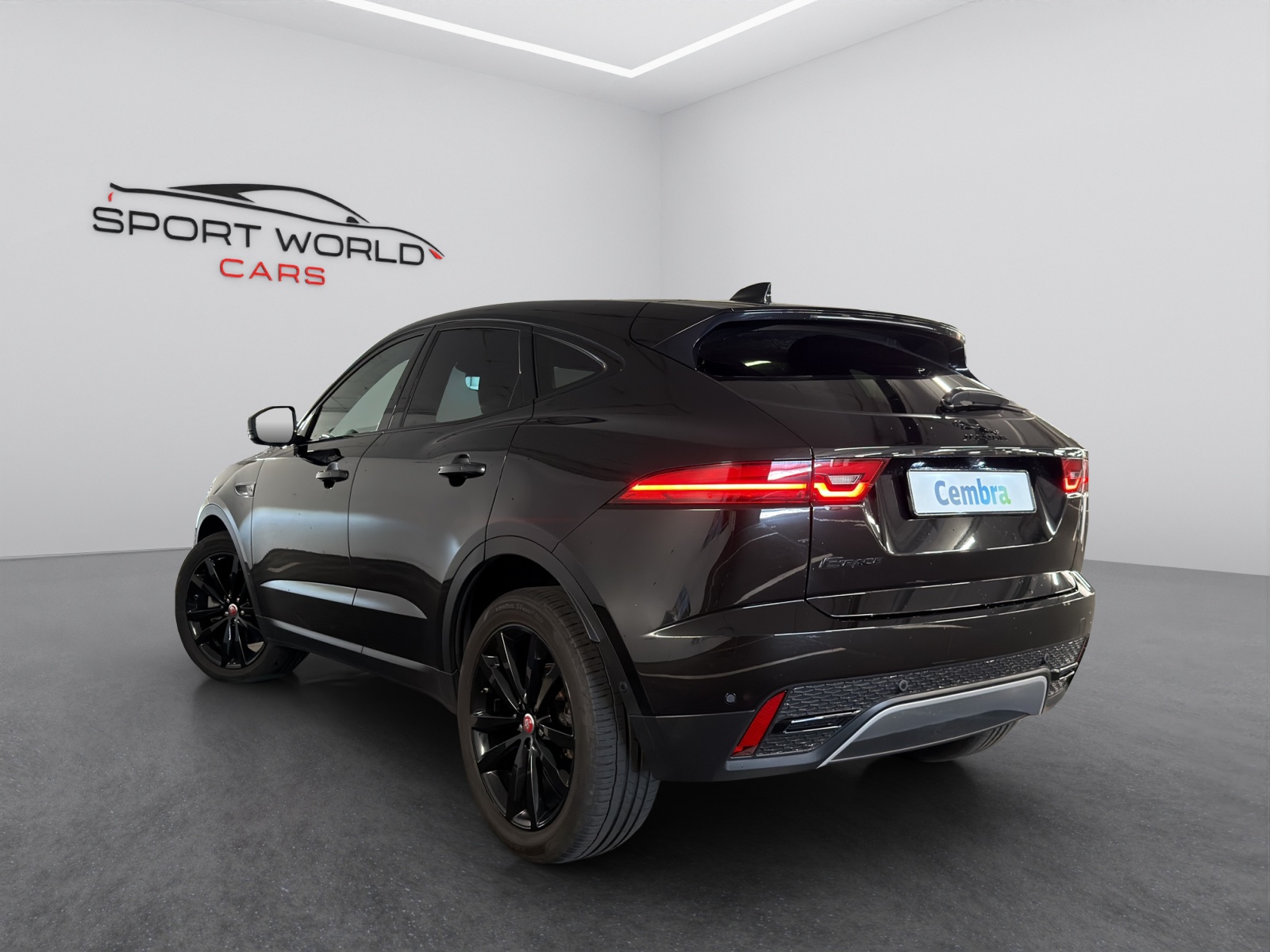 JAGUAR E-Pace 2.0d D165 R-Dynamic AWD Black-image-21