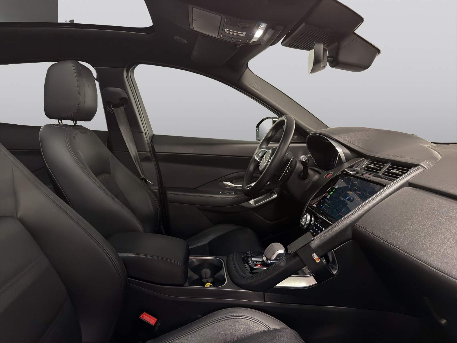 JAGUAR E-Pace 2.0d D165 R-Dynamic AWD Black-image-1