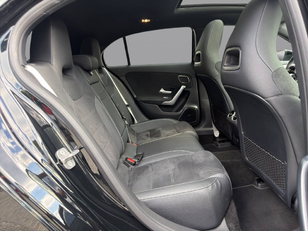 MERCEDES-BENZ A 250 AMG Line 4m-image-13