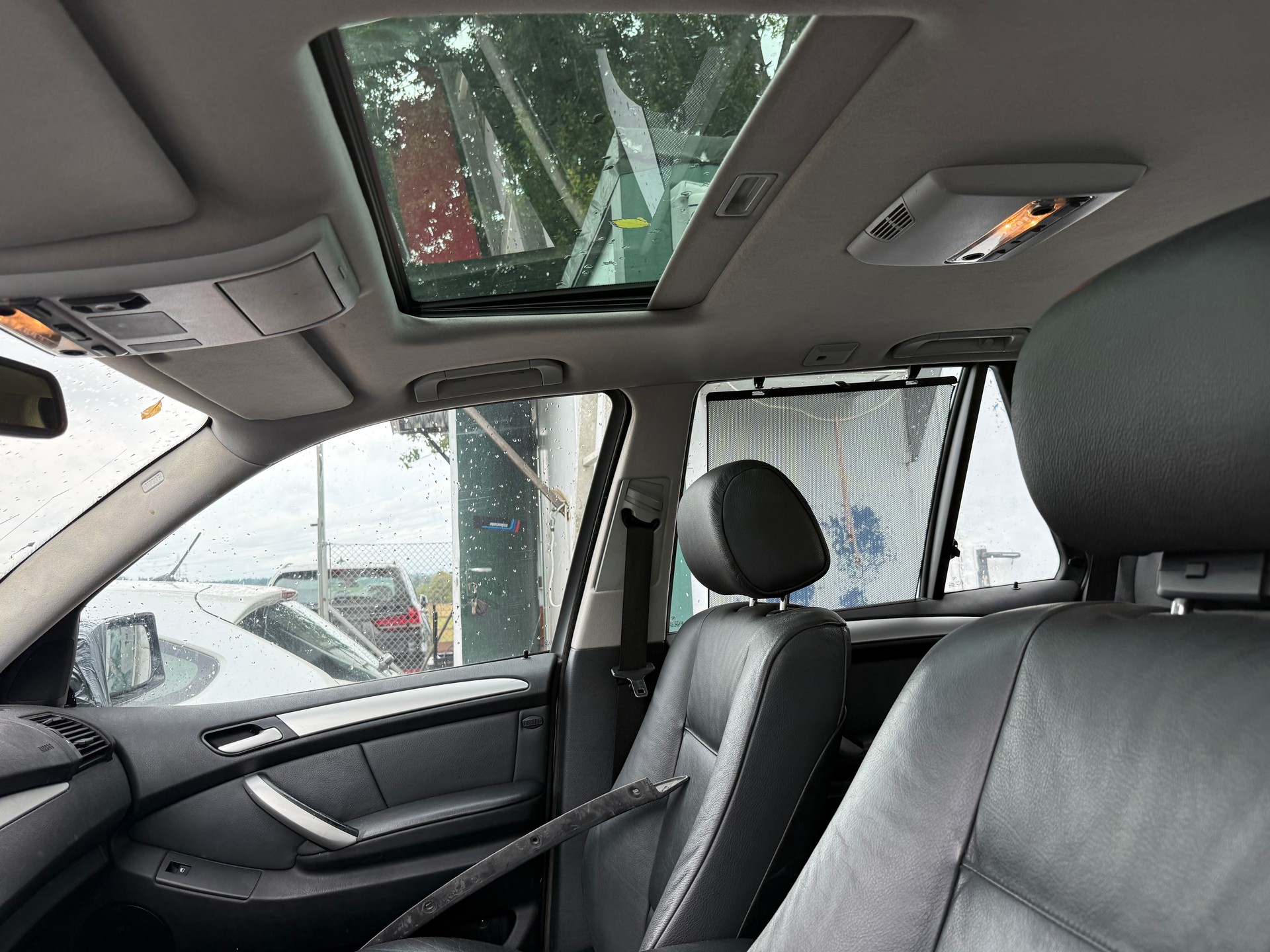 BMW X5 3.0i-image-12