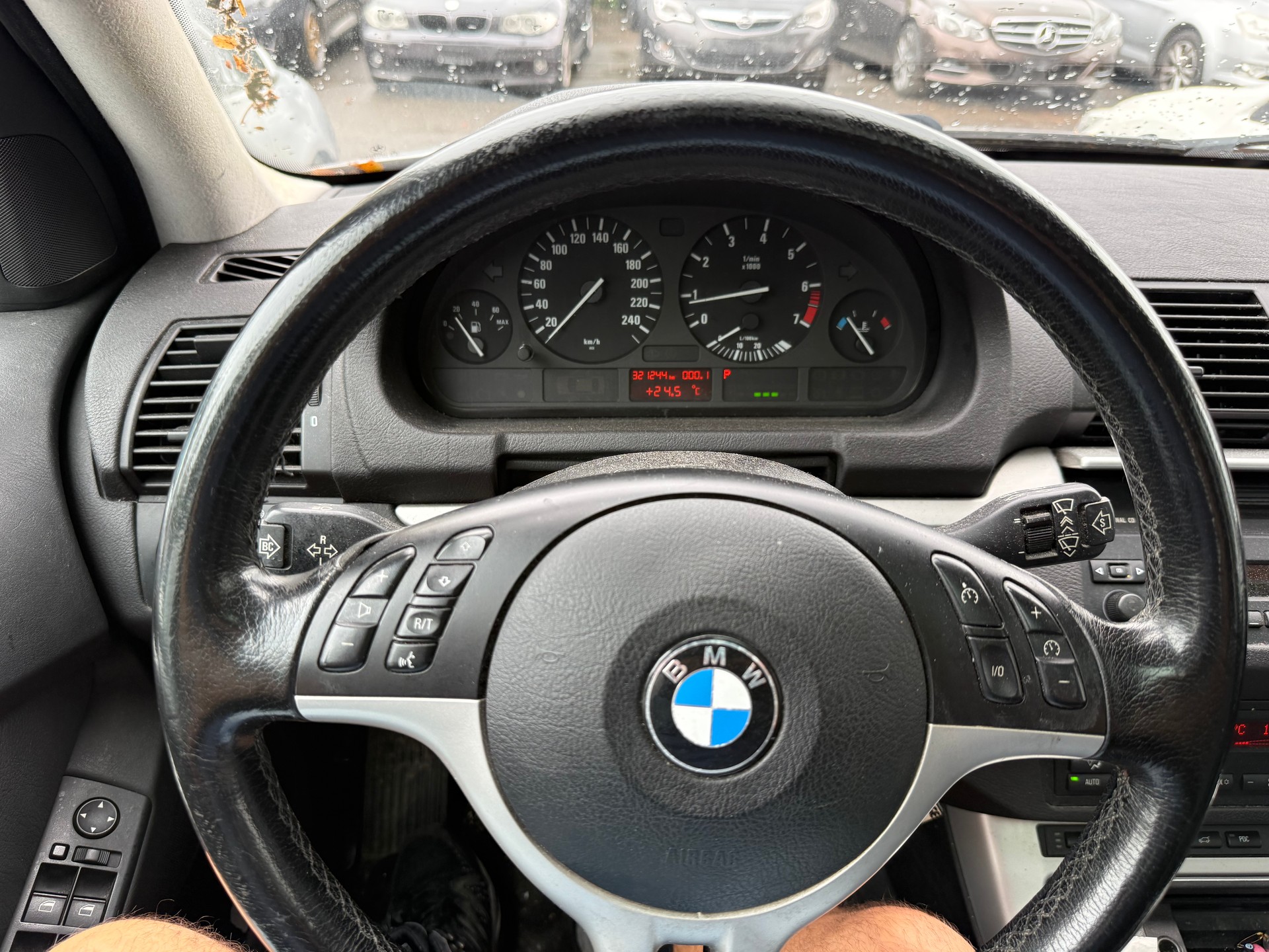 BMW X5 3.0i-image-13