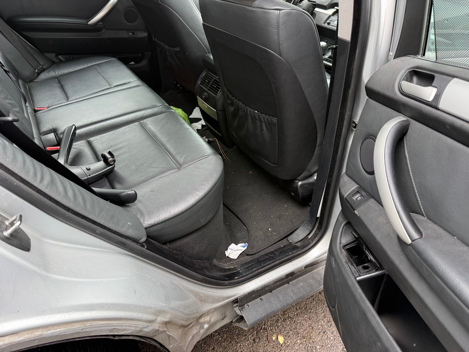 BMW X5 3.0i-image-10