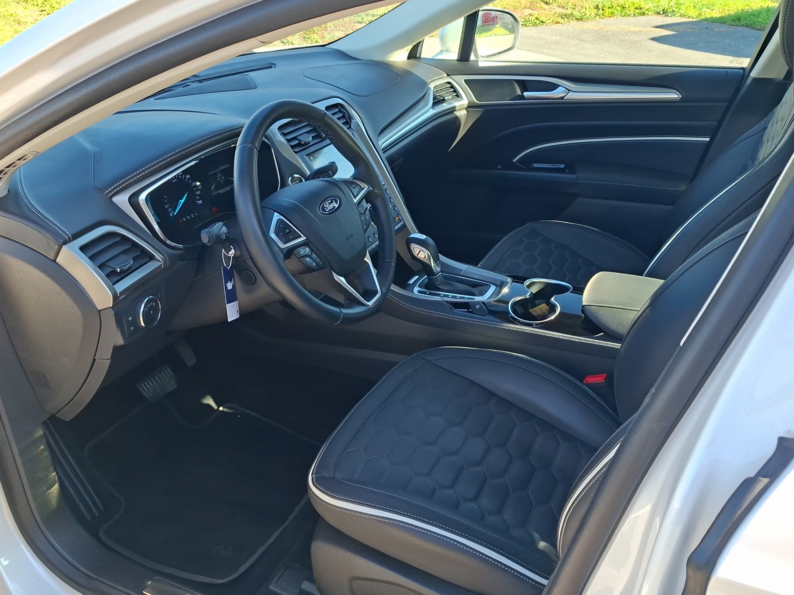 FORD Mondeo 2.0 HEV Vignale eCVT-image-3