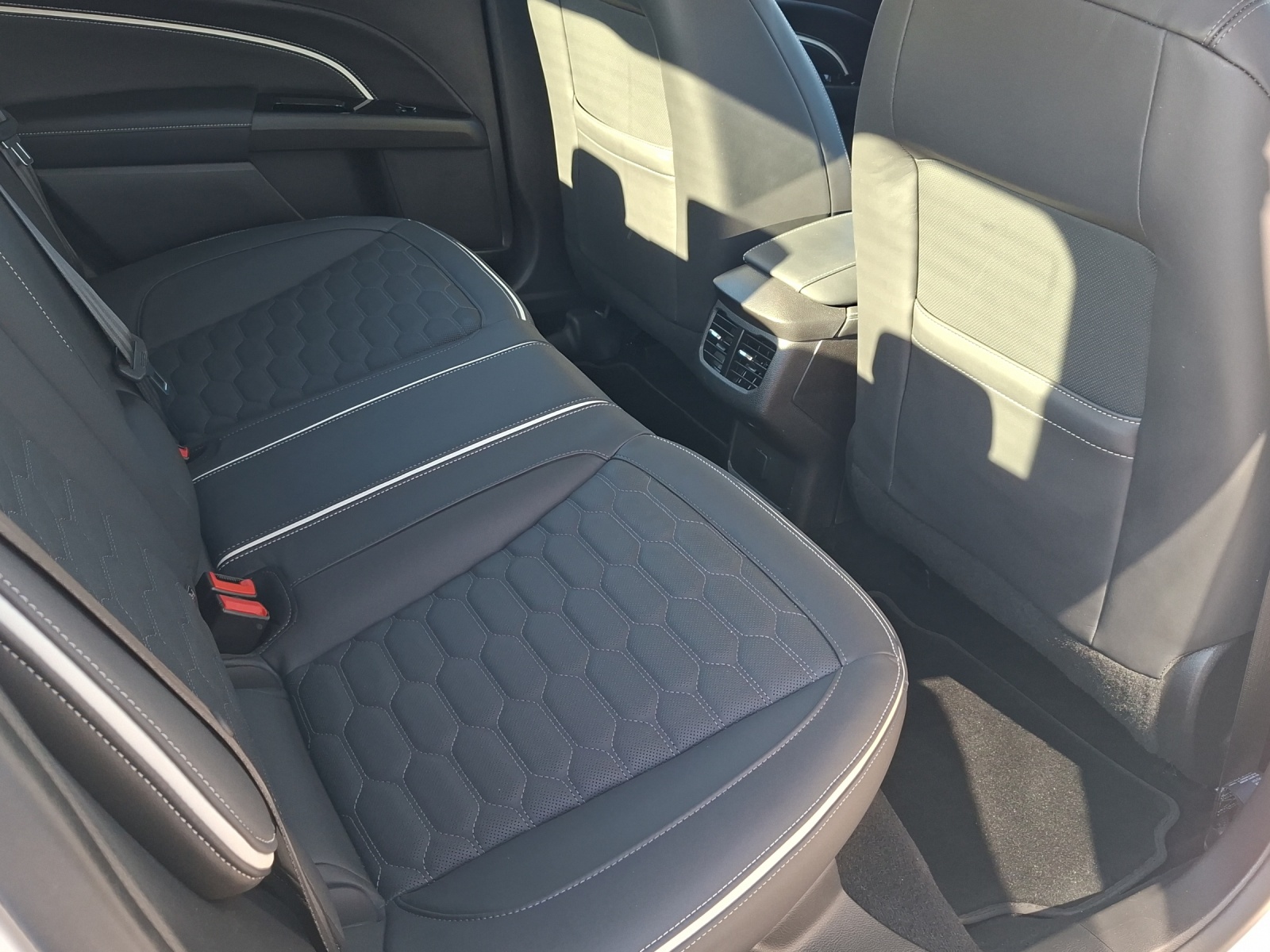 FORD Mondeo 2.0 HEV Vignale eCVT-image-5