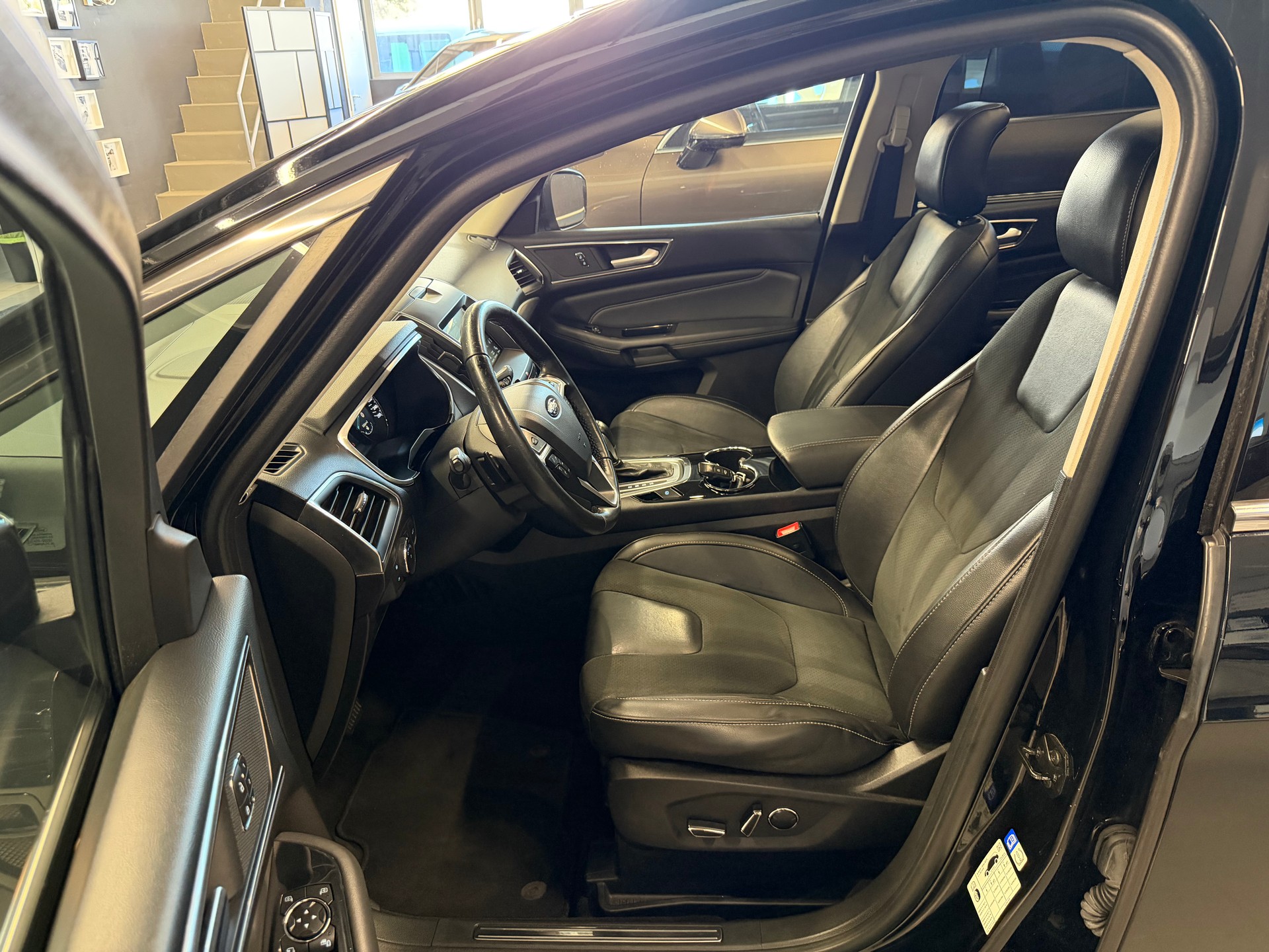 FORD S-Max 2.0 TDCi Titanium AWD PowerShift **7-Sitzer**-image-8