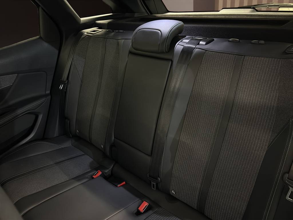 PEUGEOT 3008 1.2 PureTech Allure Pack EAT8-image-9