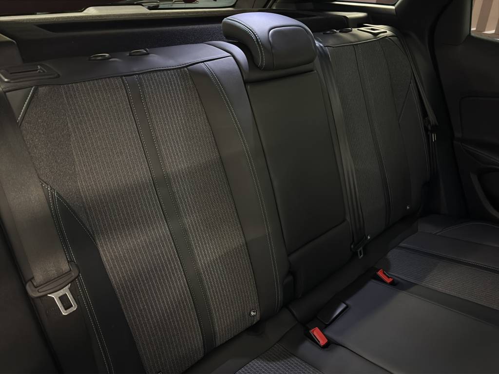 PEUGEOT 3008 1.2 PureTech Allure Pack EAT8-image-8