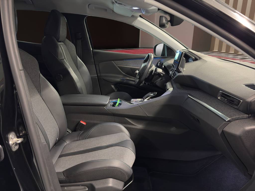 PEUGEOT 3008 1.2 PureTech Allure Pack EAT8-image-7