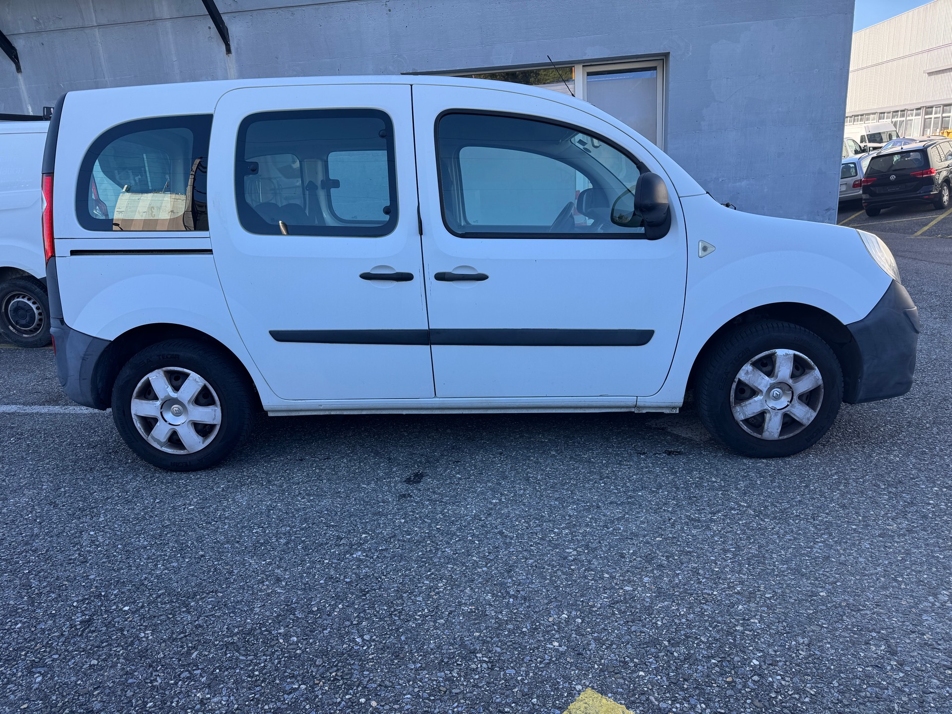 RENAULT Kangoo 1.6 16V Happy Family-image-3
