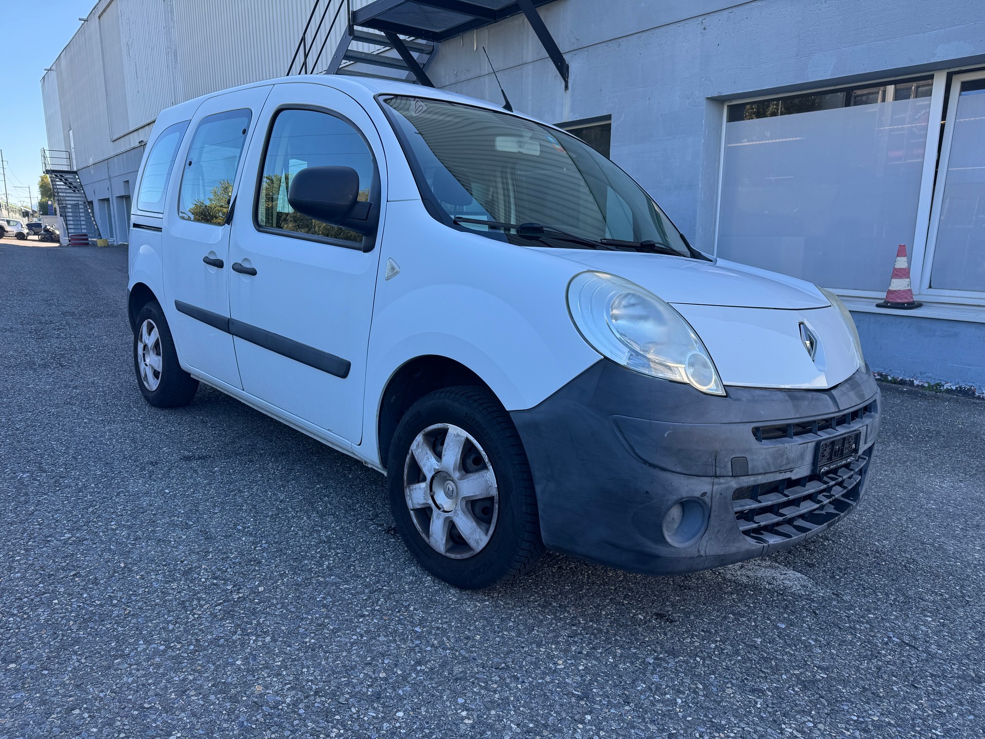 RENAULT Kangoo 1.6 16V Happy Family-image-0
