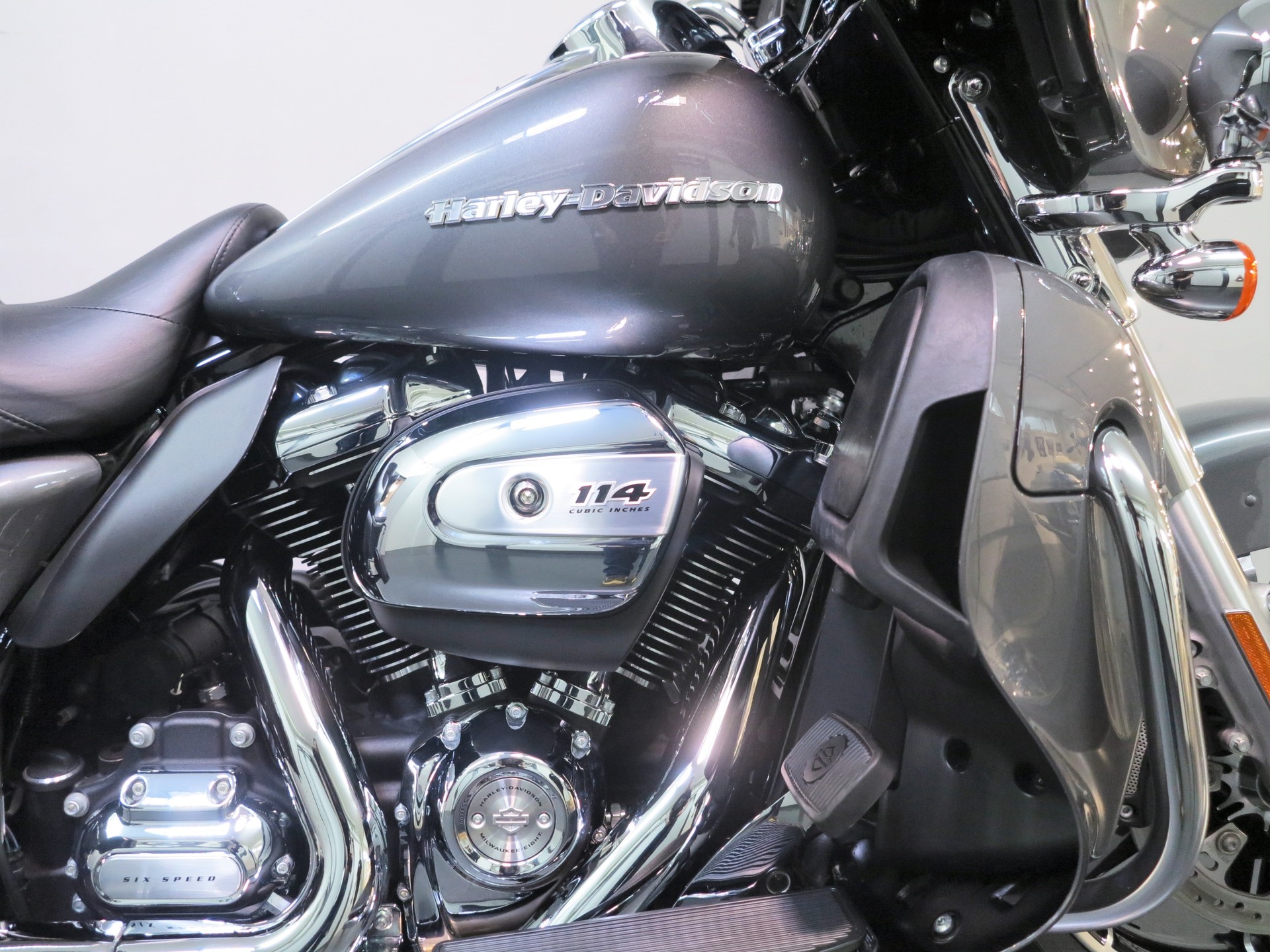 HARLEY-DAVIDSON FLHTK Electra Glide Ultra Limited 114-showroom-element-3