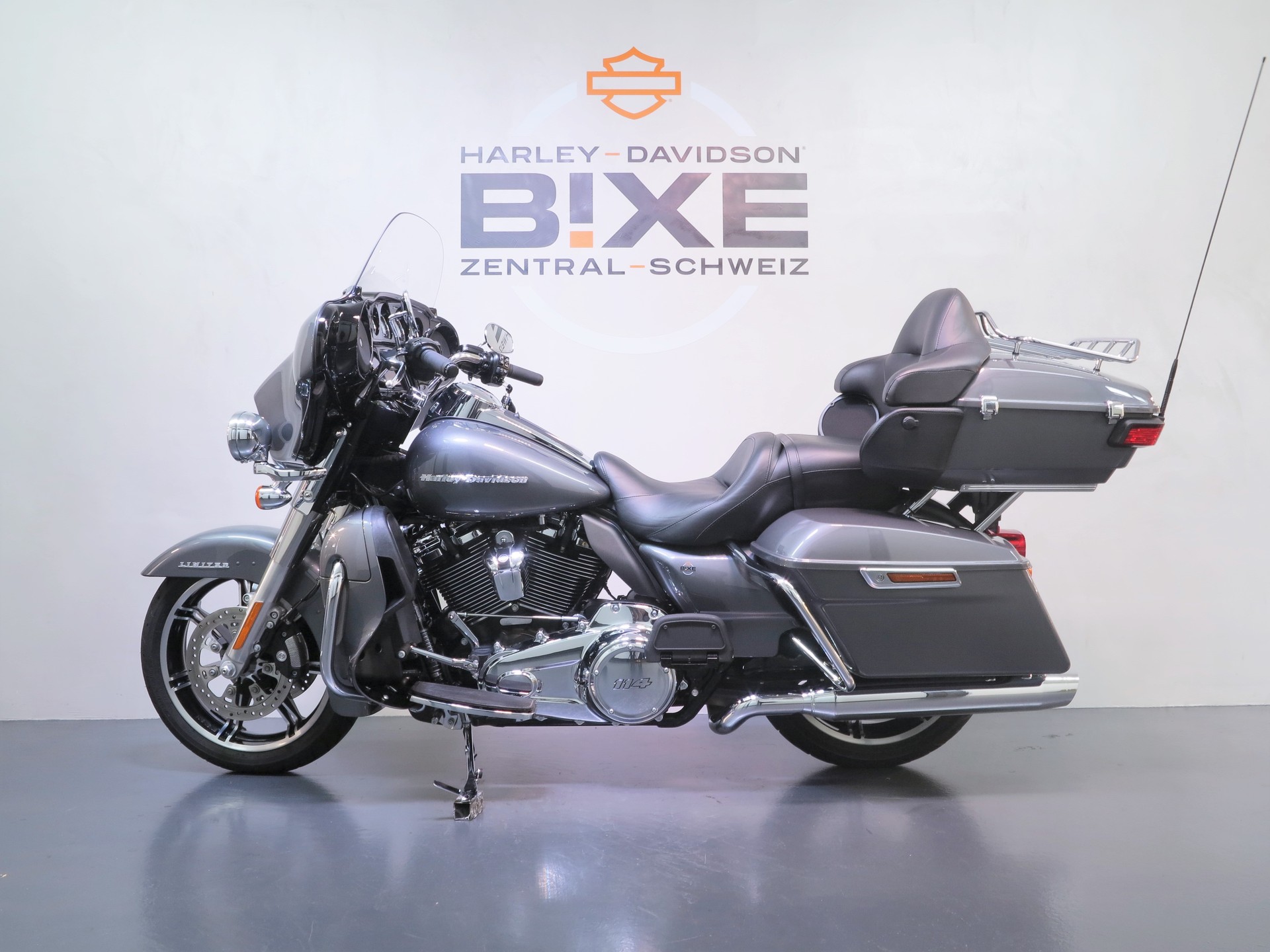 HARLEY-DAVIDSON FLHTK Electra Glide Ultra Limited 114-showroom-element-2