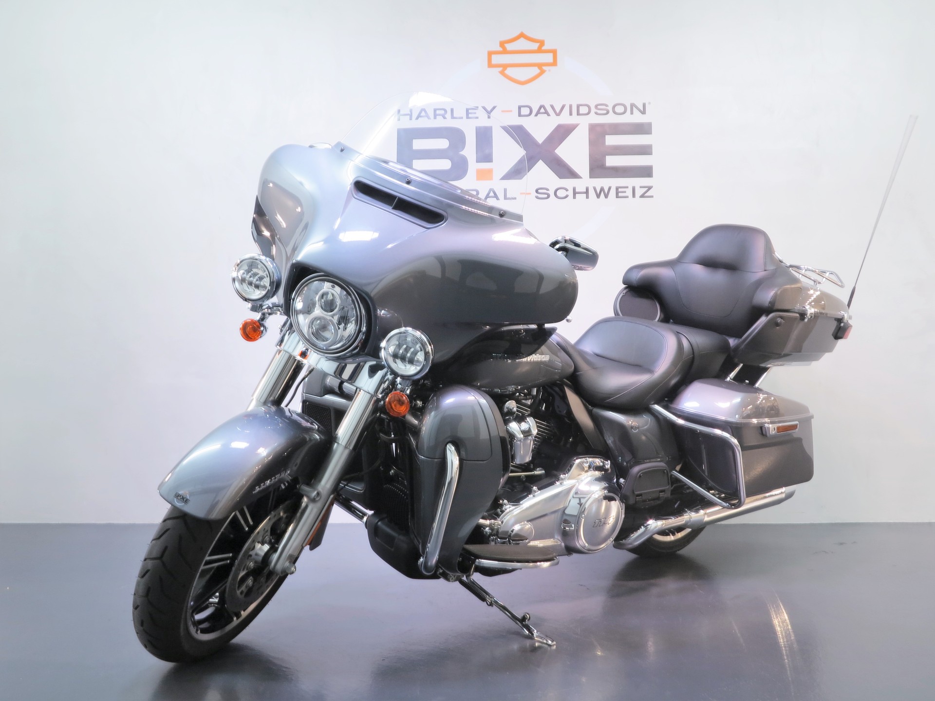 HARLEY-DAVIDSON FLHTK Electra Glide Ultra Limited 114-showroom-element-1