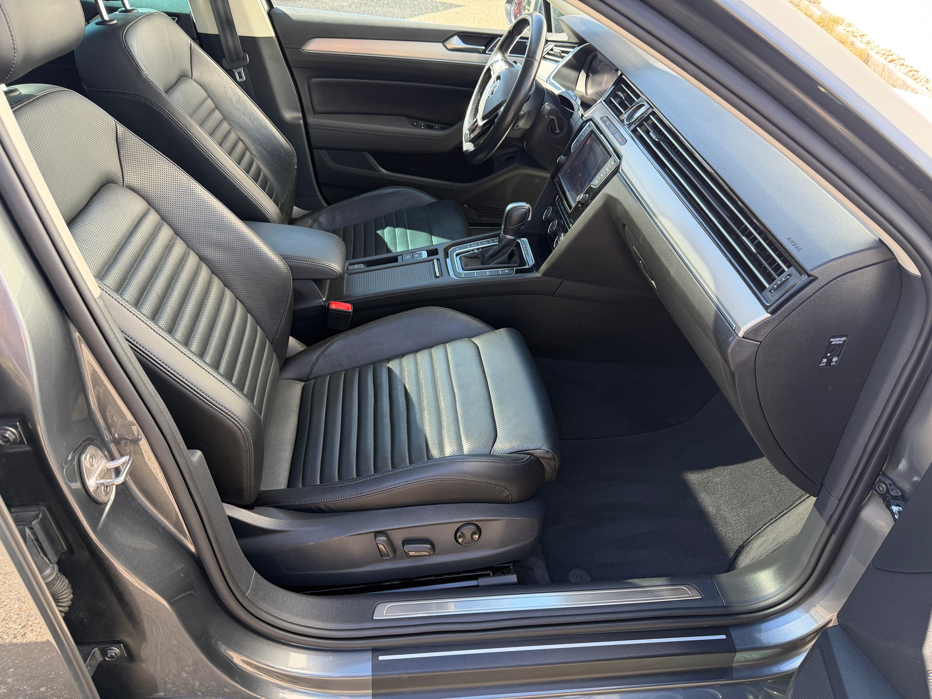 VW Passat Variant 2.0 TDI BMT High. DSG 4Motion-image-16