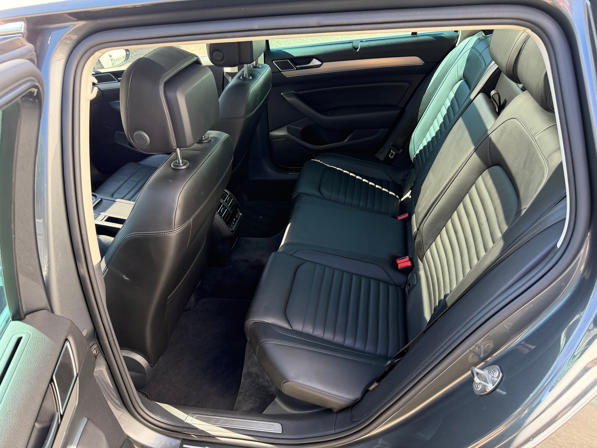 VW Passat Variant 2.0 TDI BMT High. DSG 4Motion-image-15