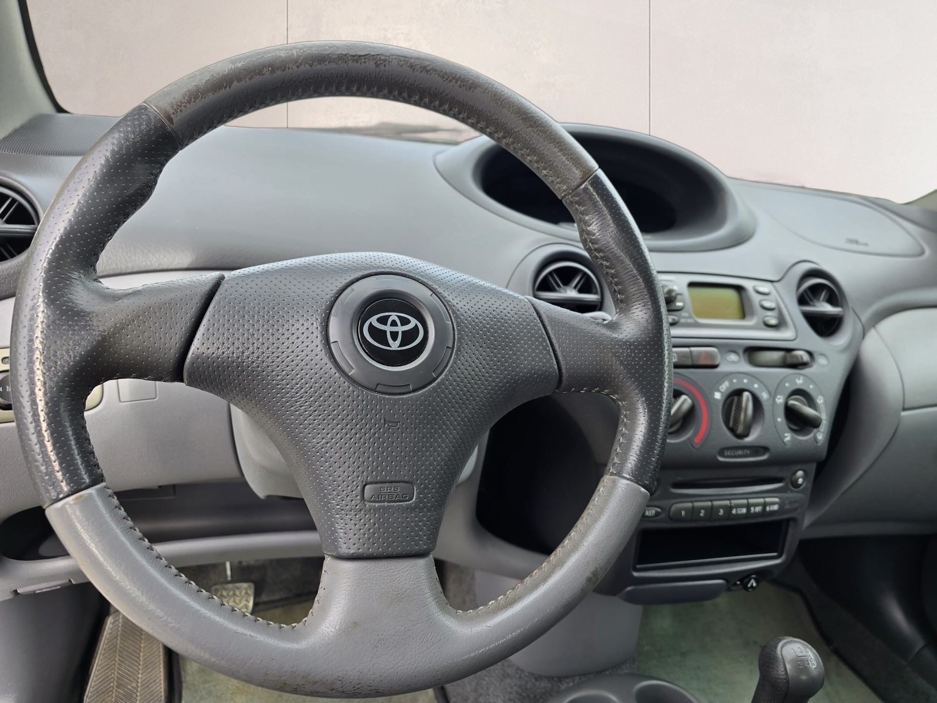 TOYOTA Yaris 1.3 Linea Luna-image-10