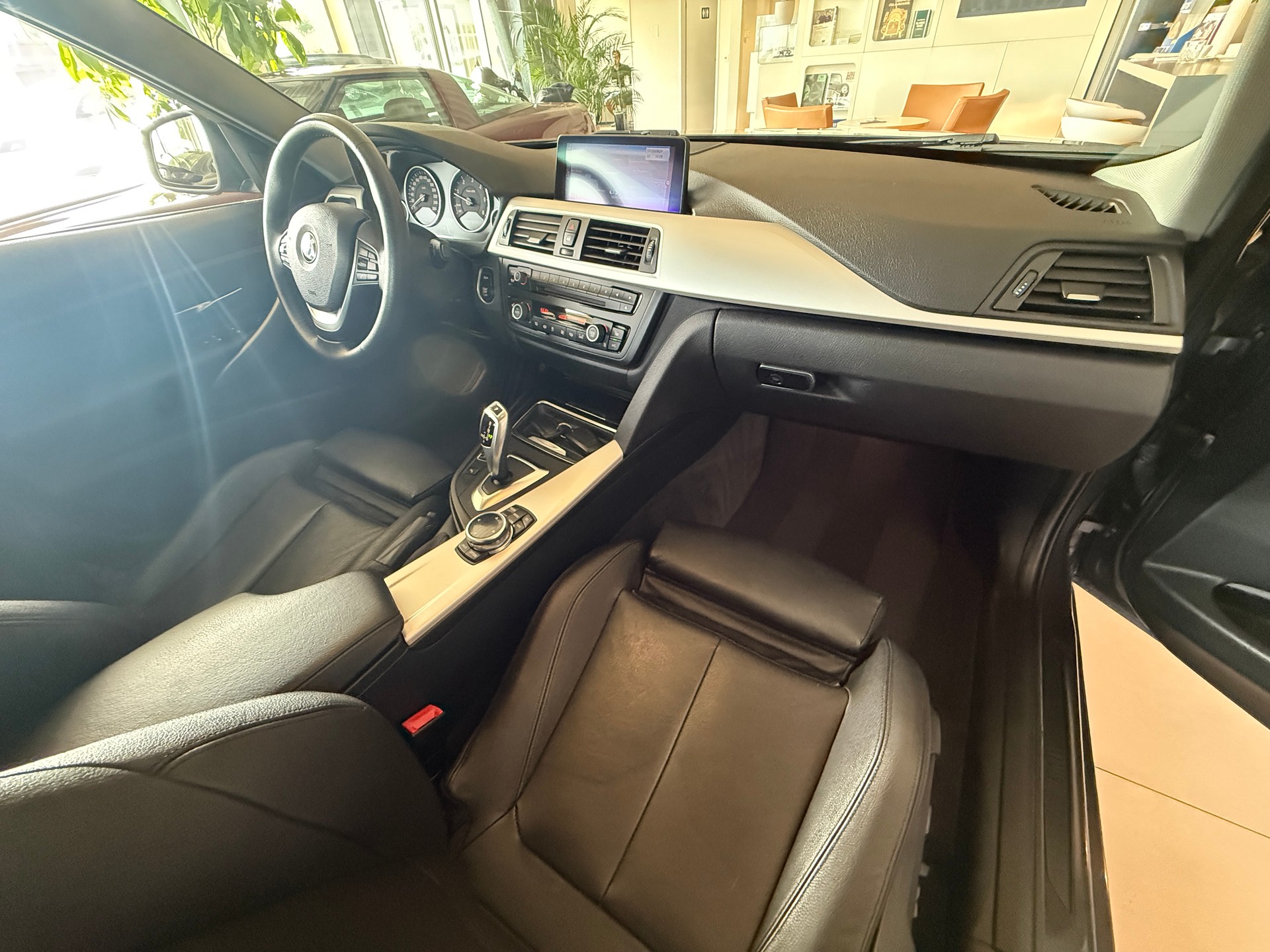 BMW 320d xDrive Steptronic *** DISTANZREGELUNG***-image-14