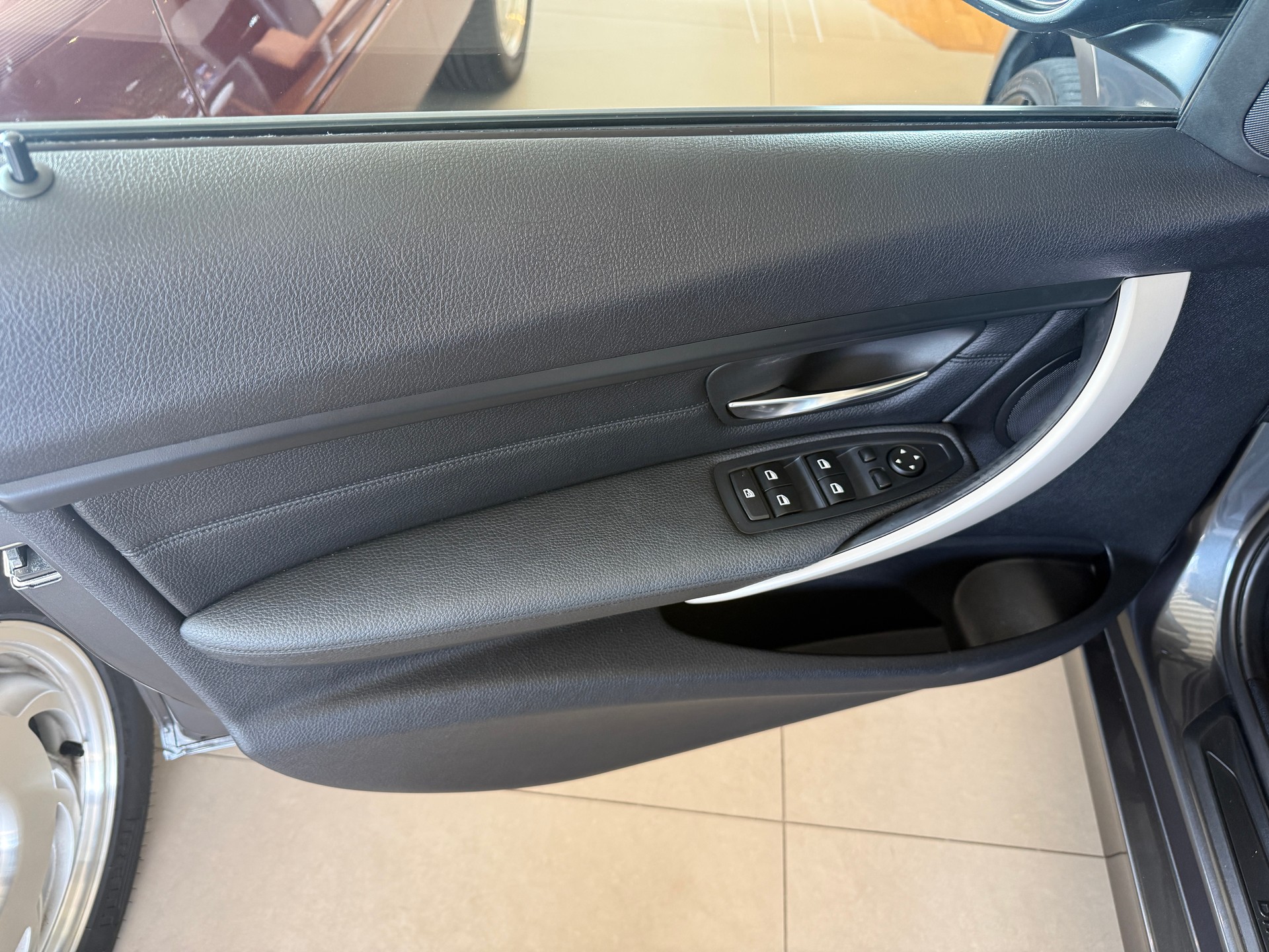 BMW 320d xDrive Steptronic *** DISTANZREGELUNG***-image-22