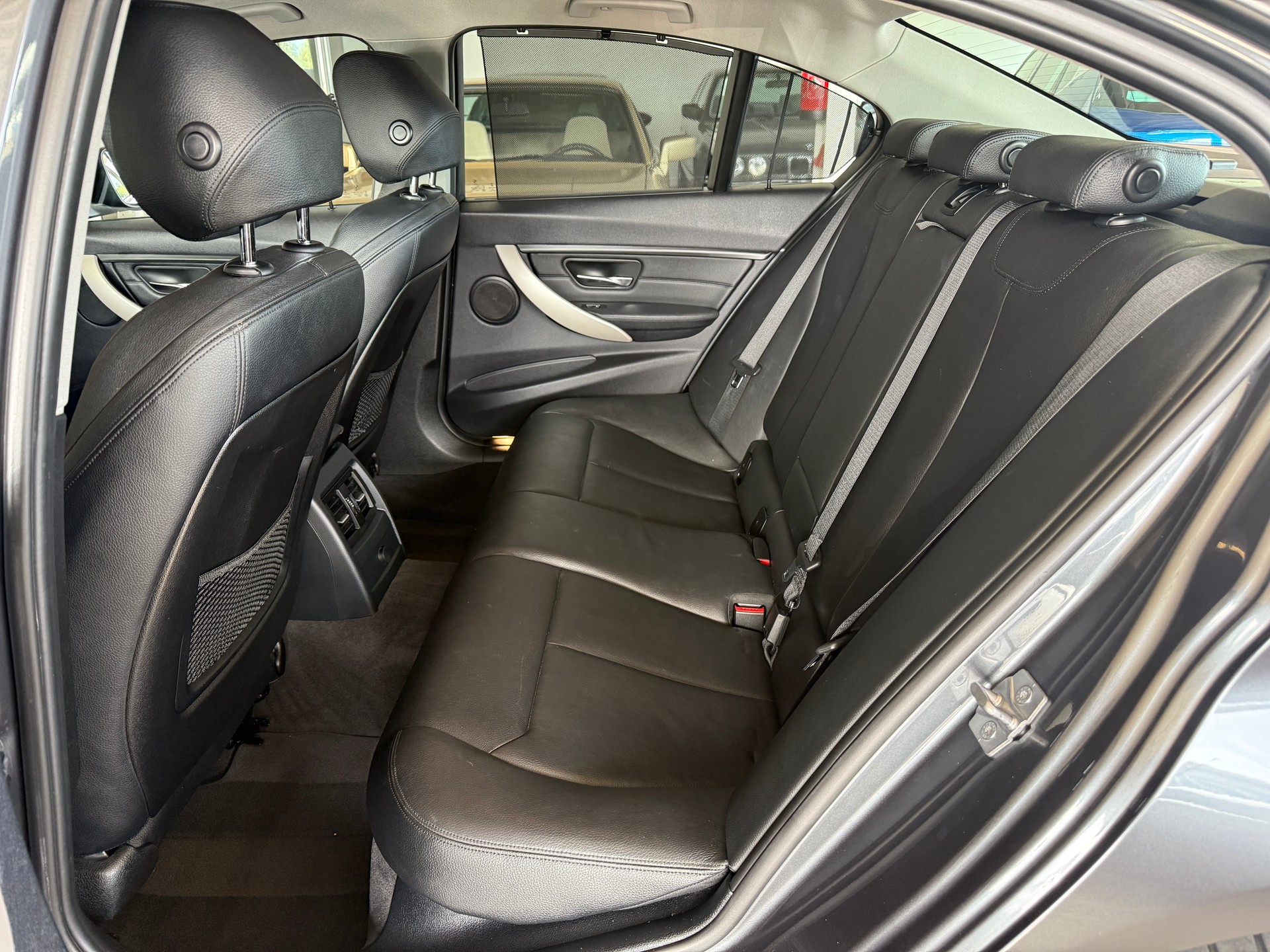 BMW 320d xDrive Steptronic *** DISTANZREGELUNG***-image-19