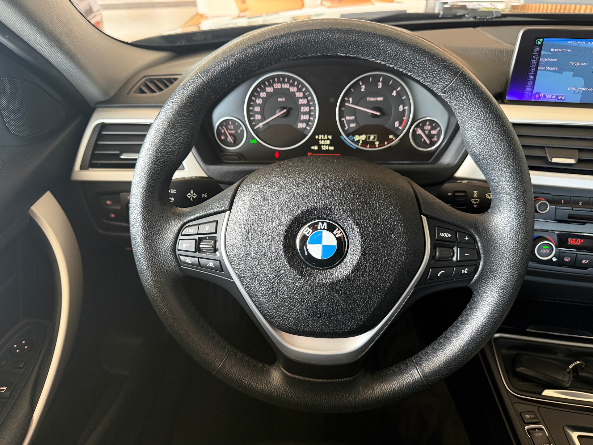 BMW 320d xDrive Steptronic *** DISTANZREGELUNG***-image-11