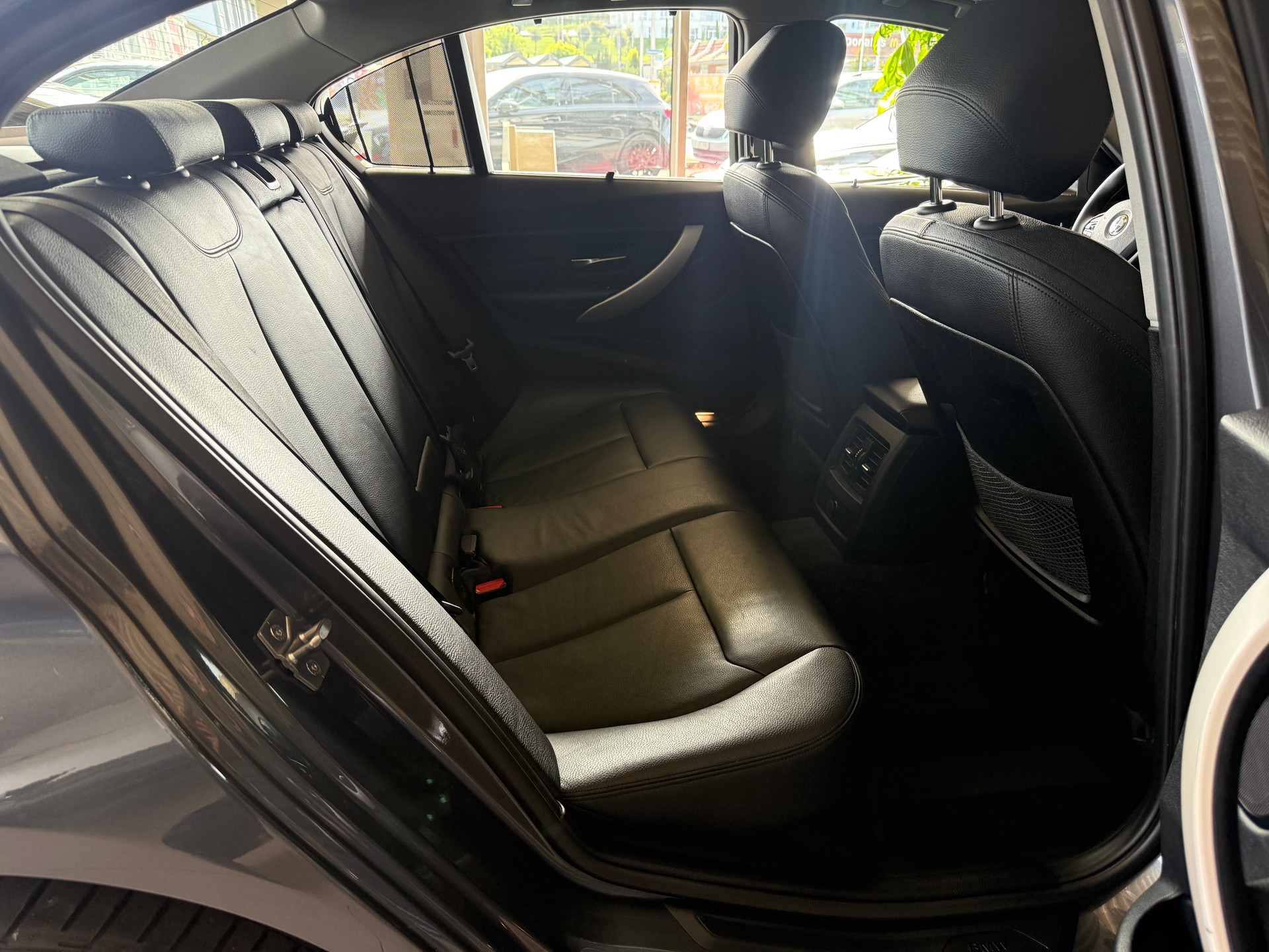 BMW 320d xDrive Steptronic *** DISTANZREGELUNG***-image-17