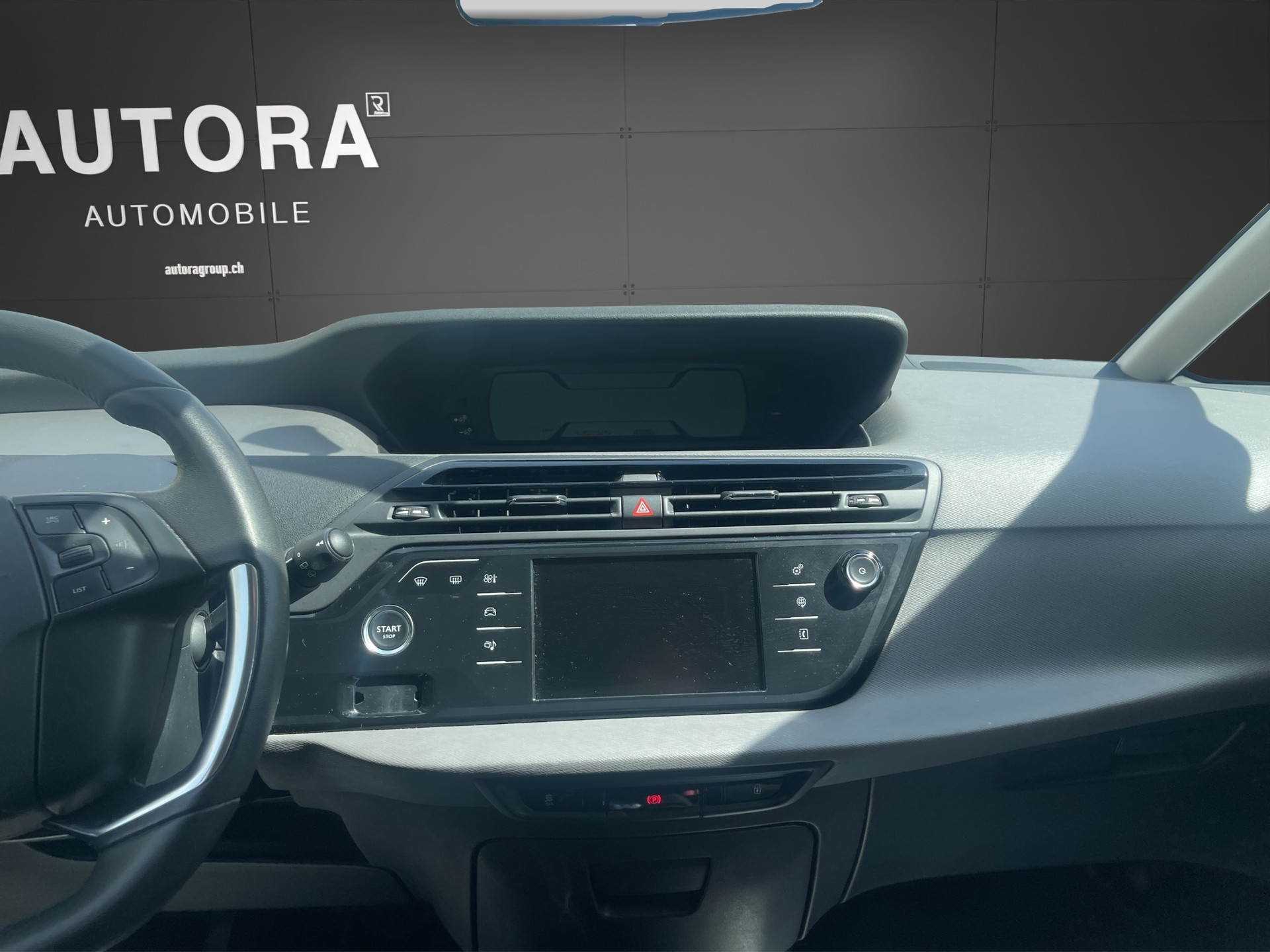 CITROEN C4 Picasso 1.6i 16V Attraction-image-9