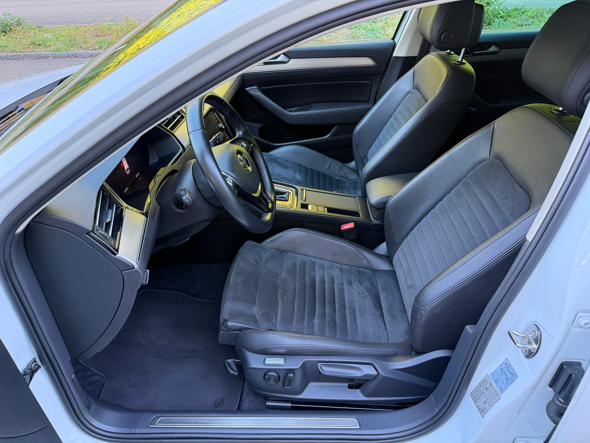 VW Passat Variant 2.0 TDI Highline-image-8