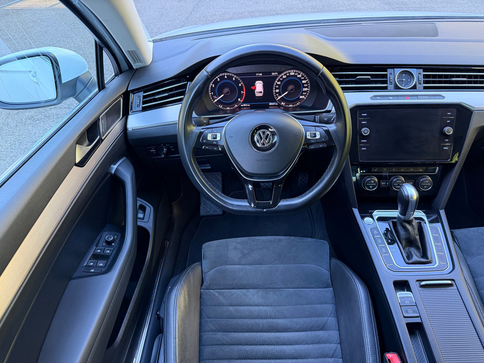 VW Passat Variant 2.0 TDI Highline-image-9