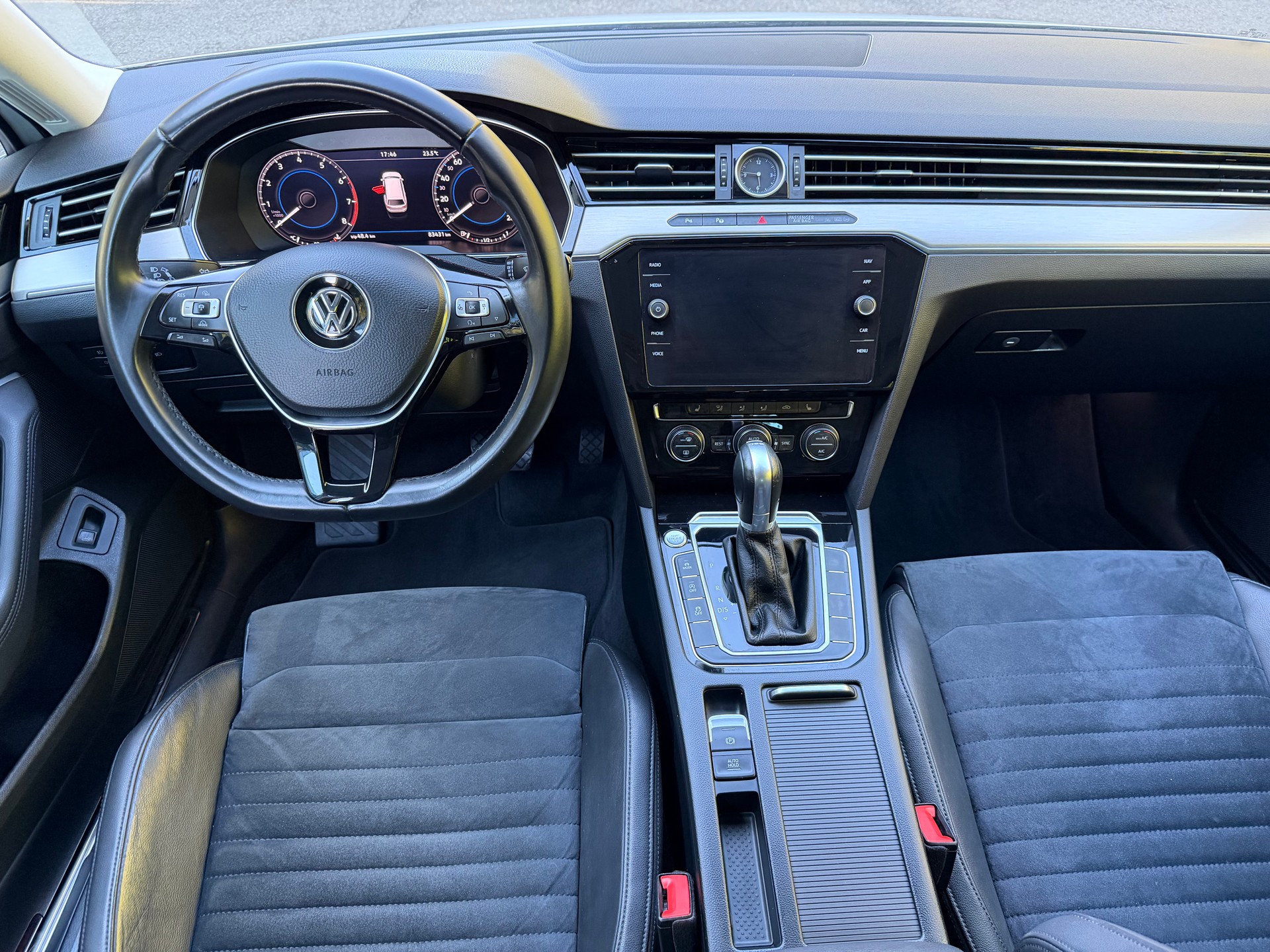 VW Passat Variant 2.0 TDI Highline-image-10