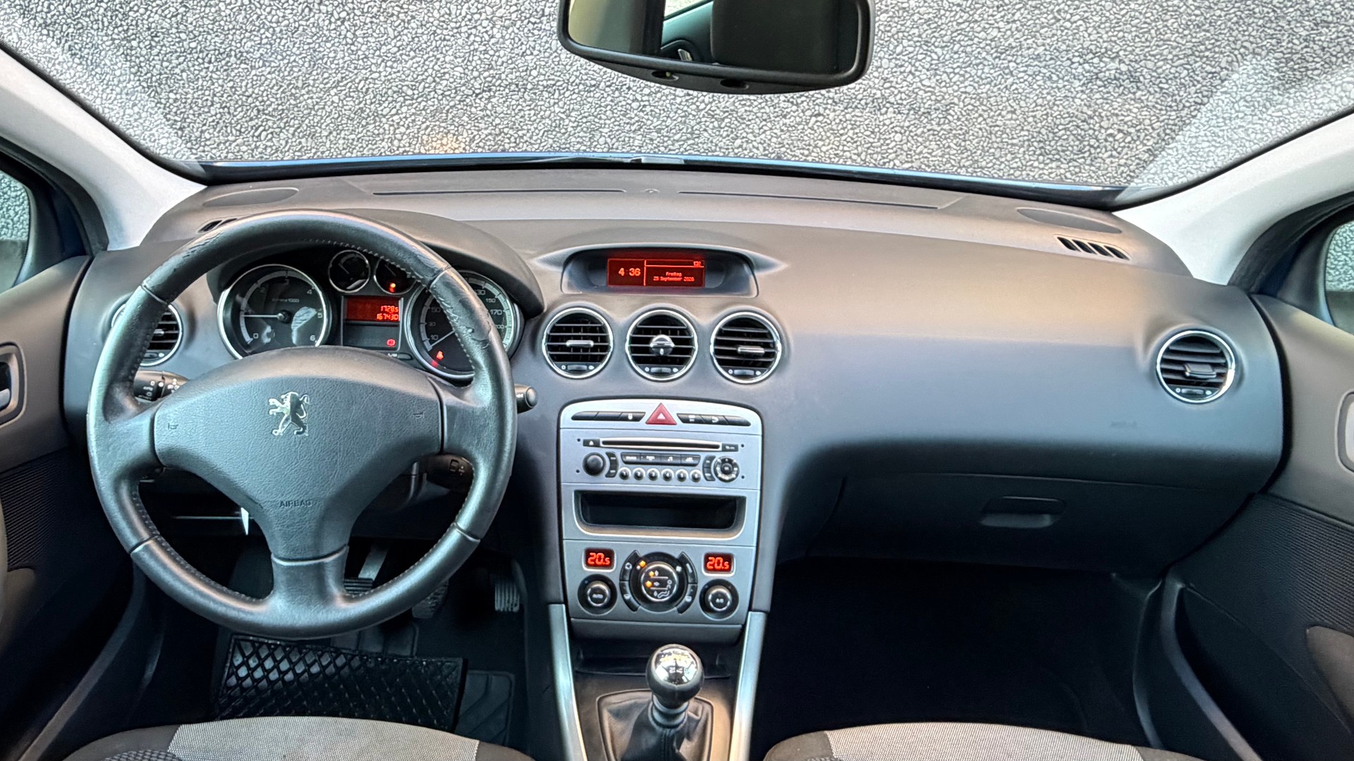 PEUGEOT 308 1.6 HDI Sport-image-8