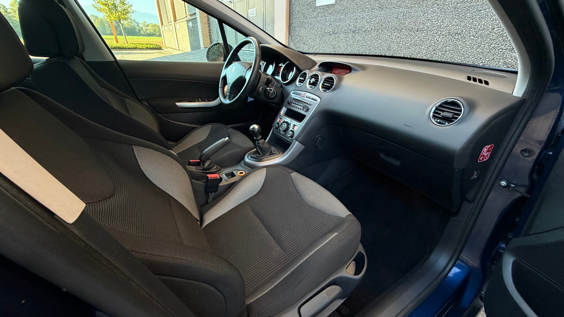 PEUGEOT 308 1.6 HDI Sport-image-5