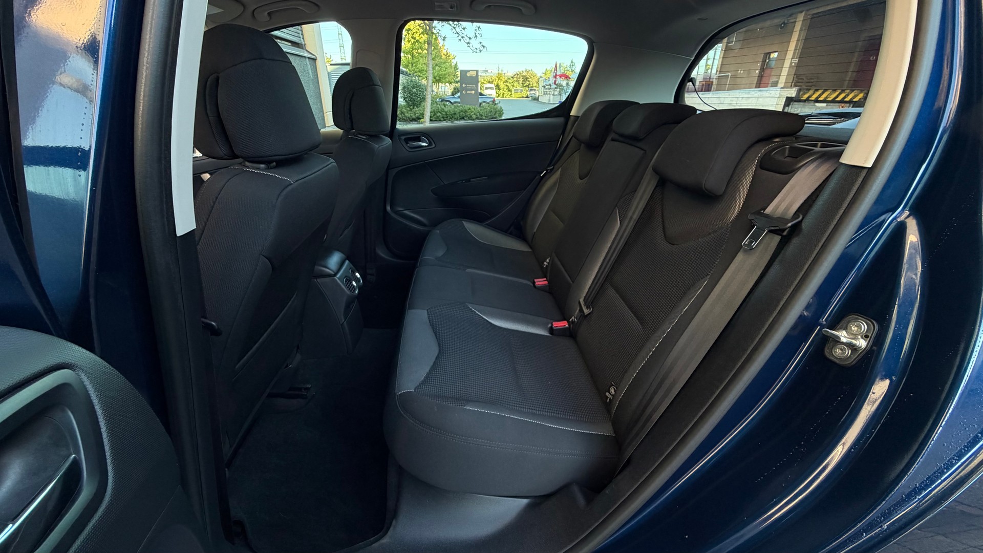 PEUGEOT 308 1.6 HDI Sport-image-7