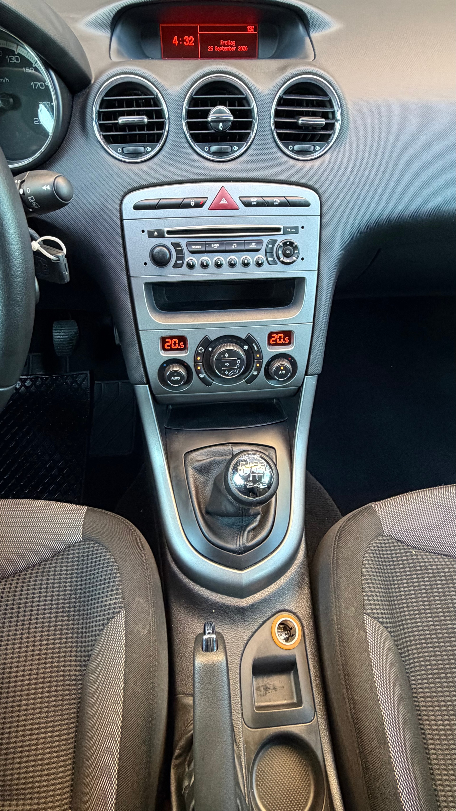PEUGEOT 308 1.6 HDI Sport-image-9