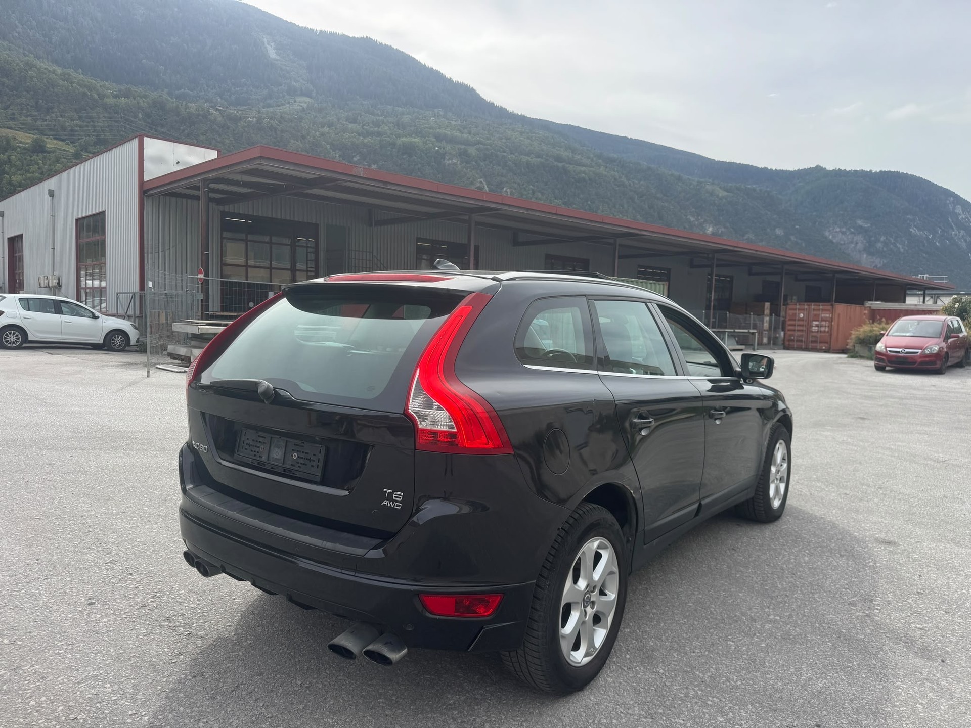 VOLVO XC60 T6 AWD Momentum Geartronic-image-4