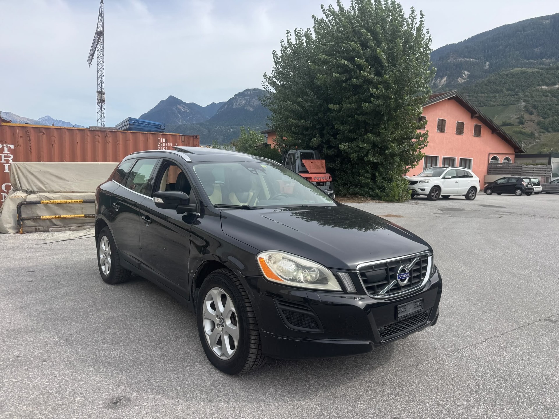 VOLVO XC60 T6 AWD Momentum Geartronic-image-1