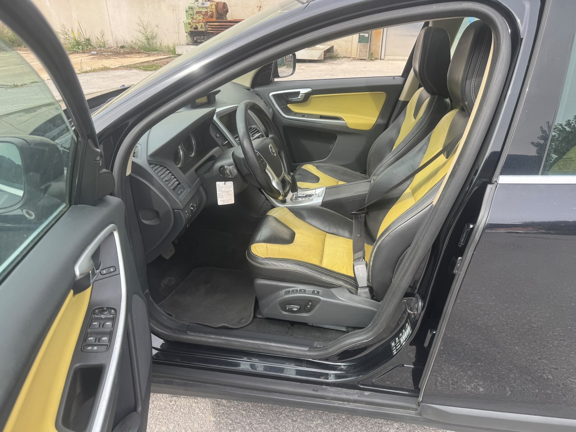 VOLVO XC60 T6 AWD Momentum Geartronic-image-7