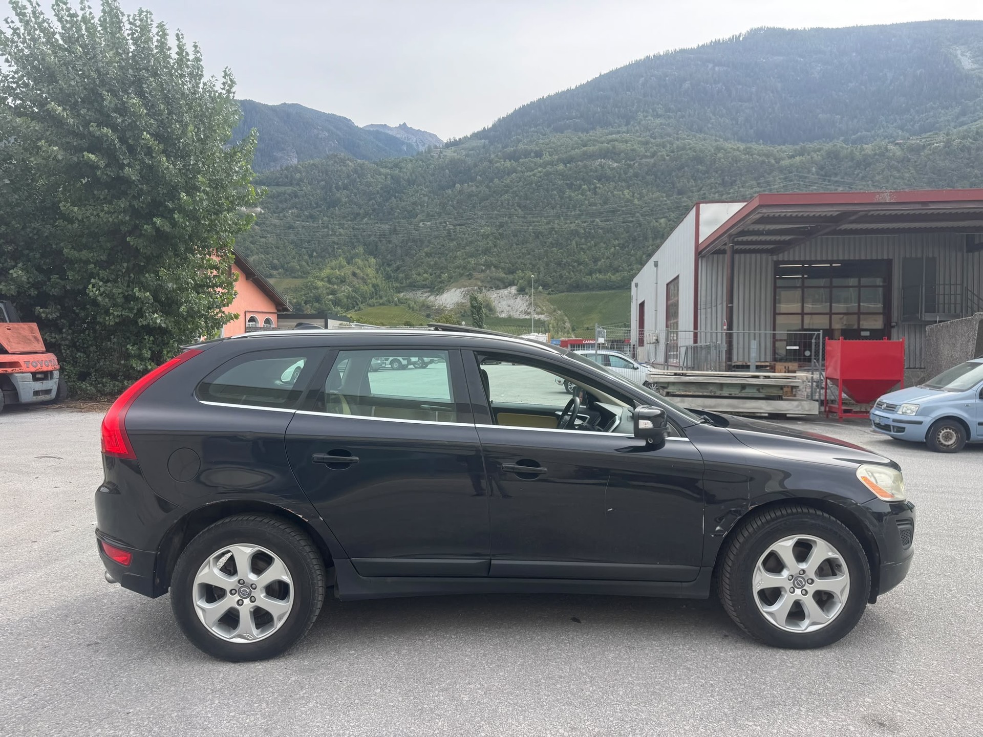 VOLVO XC60 T6 AWD Momentum Geartronic-image-6