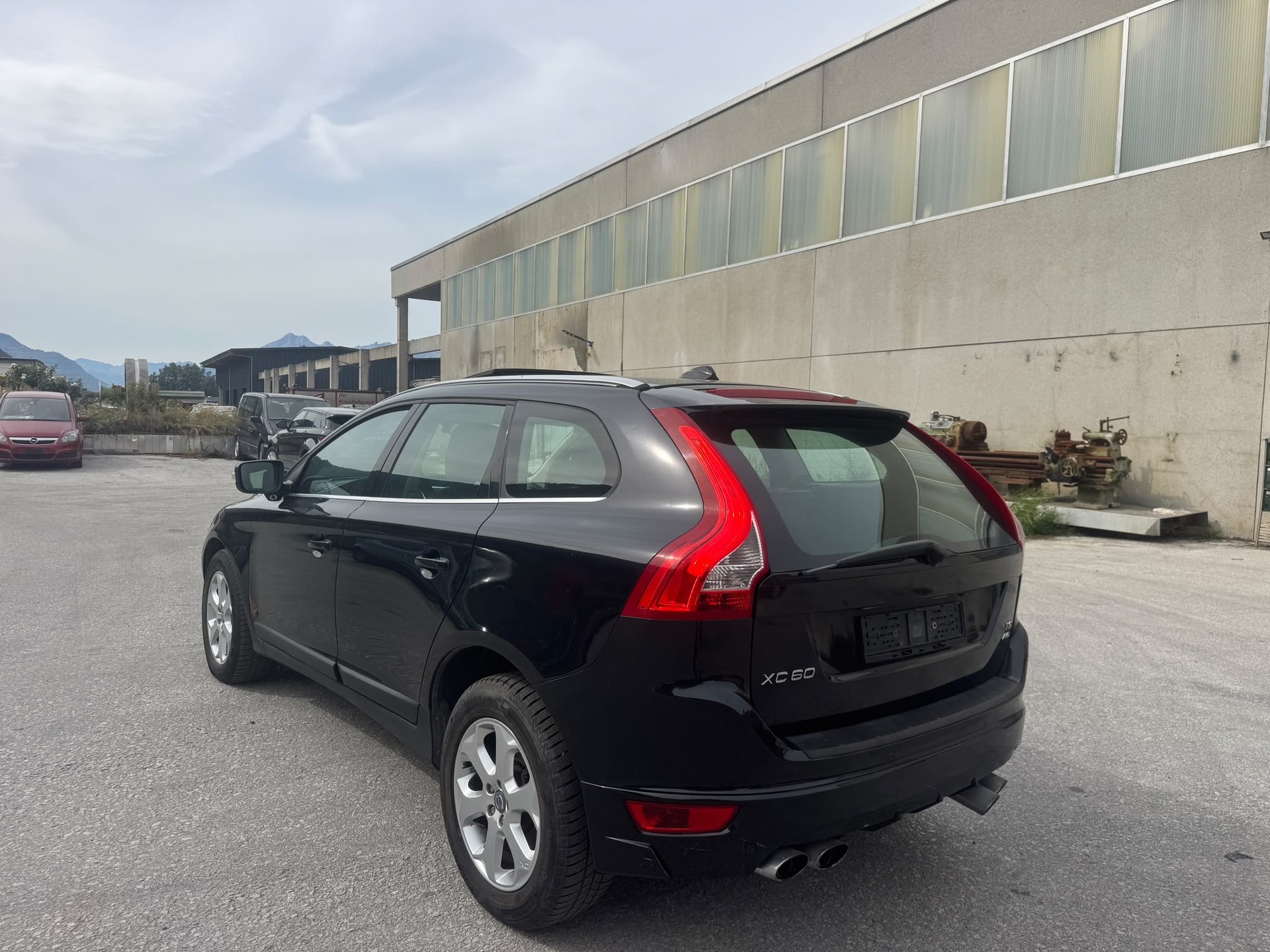 VOLVO XC60 T6 AWD Momentum Geartronic-image-3