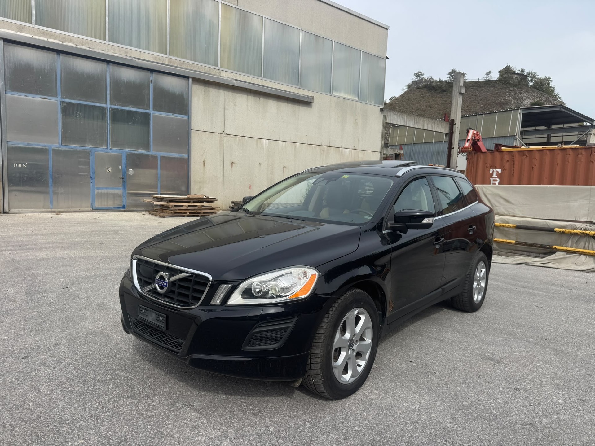 VOLVO XC60 T6 AWD Momentum Geartronic-image-0