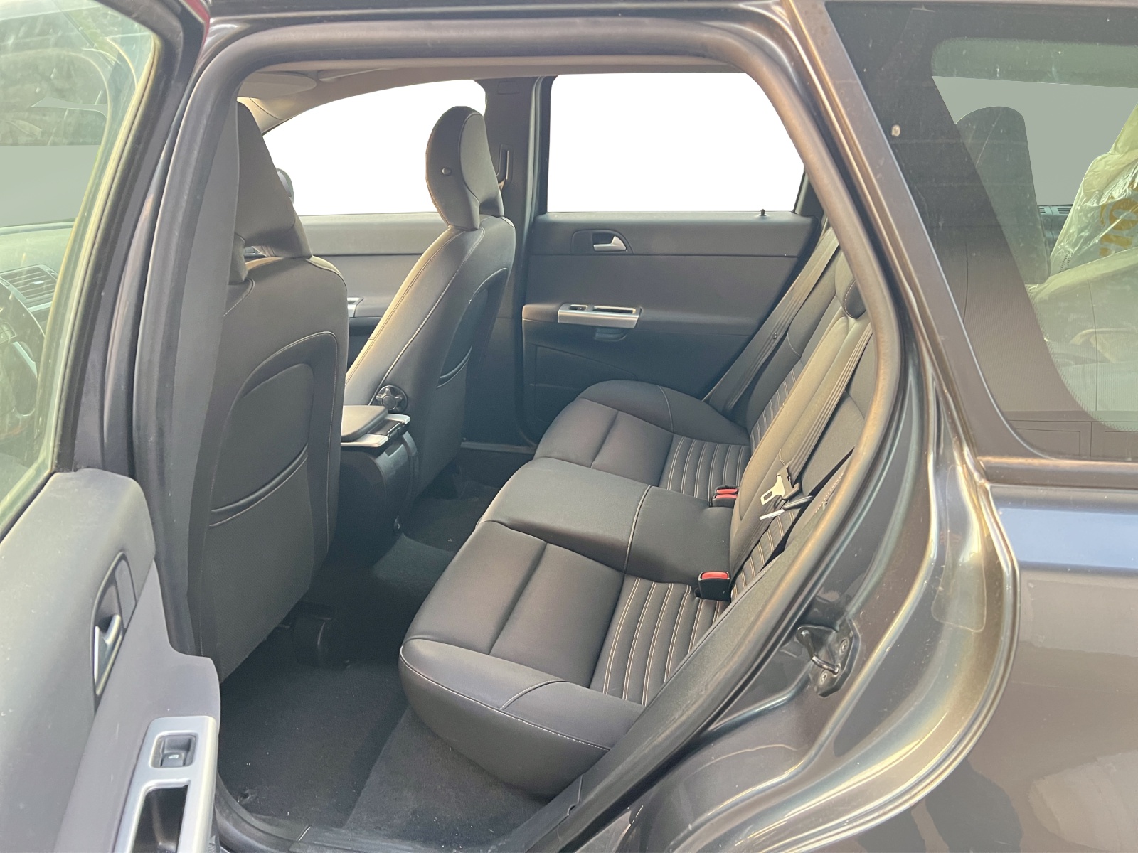 VOLVO V50 D3-image-9