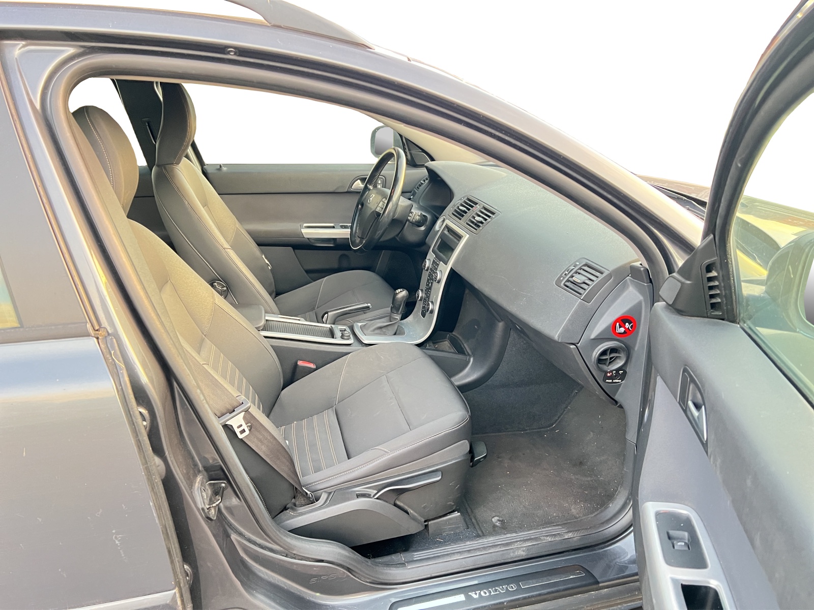 VOLVO V50 D3-image-6