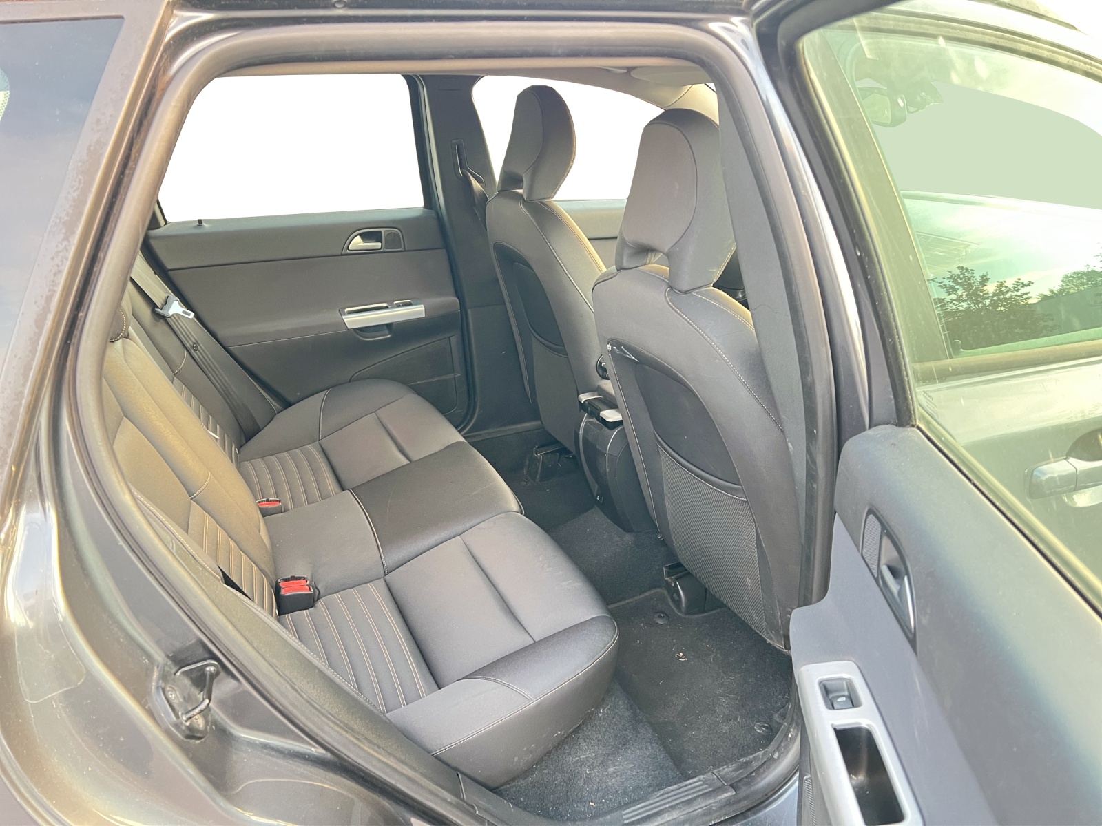 VOLVO V50 D3-image-7