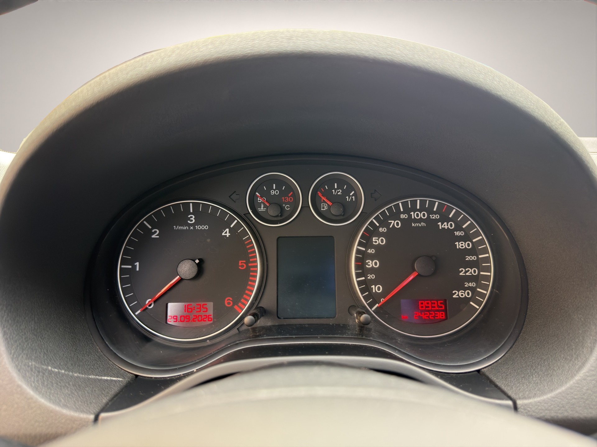 AUDI A3 Sportback 2.0 TDI Ambition-image-10